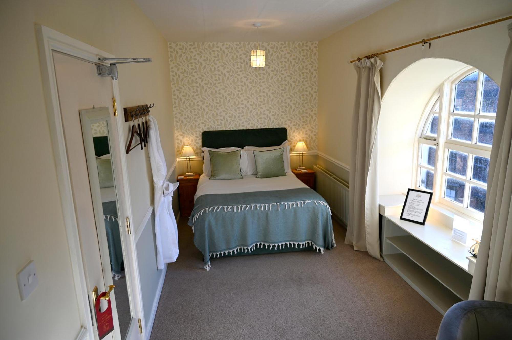 Small Double Room with Private External Bathroom