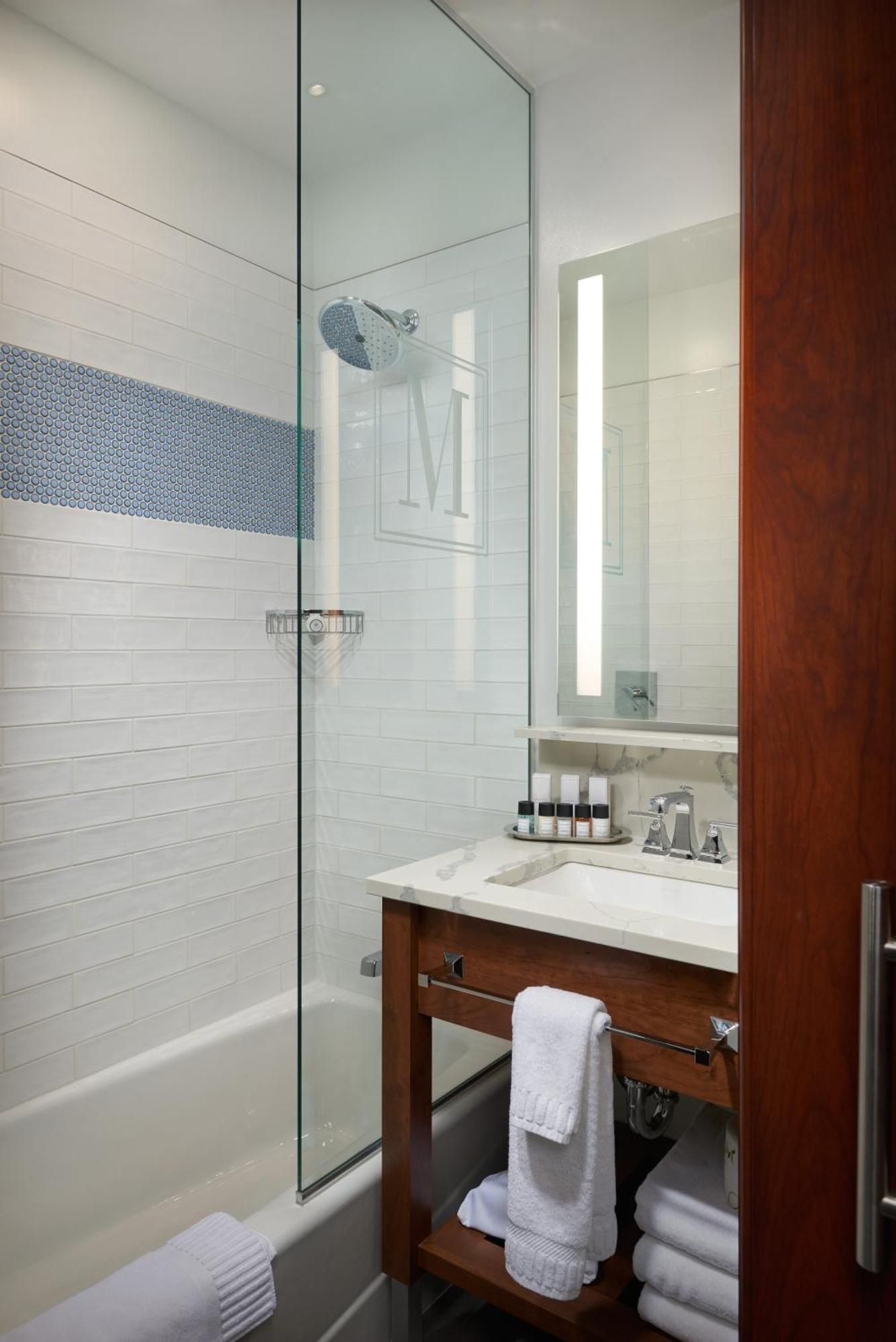 Guest room, 2 Queen, City view