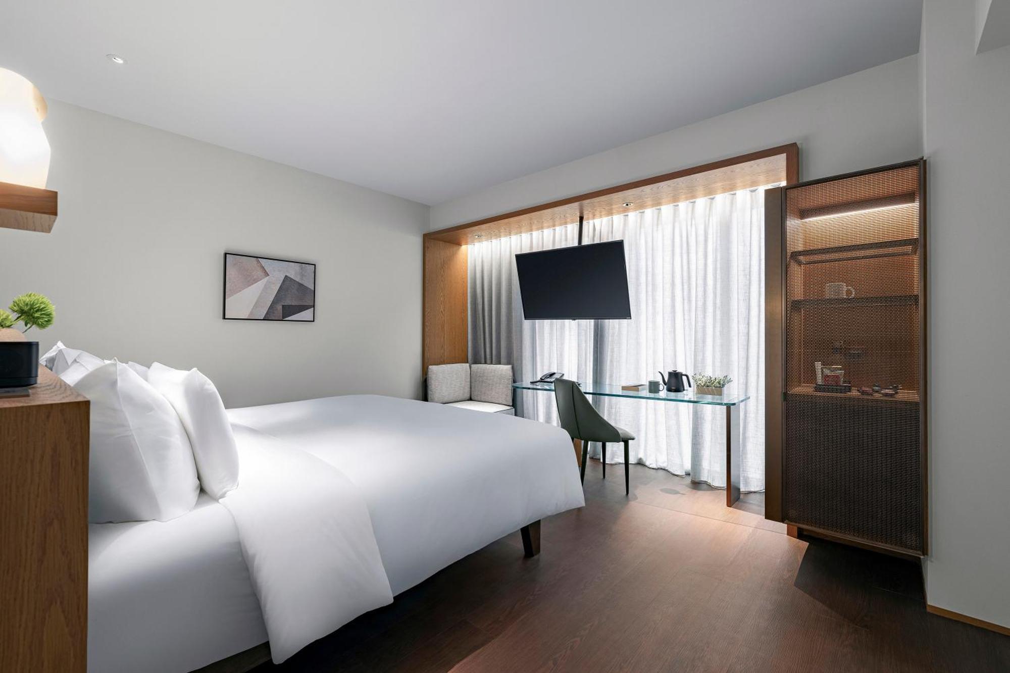 Corner King Room