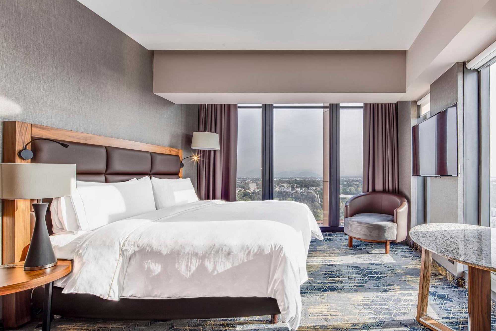 Deluxe Room 1 King