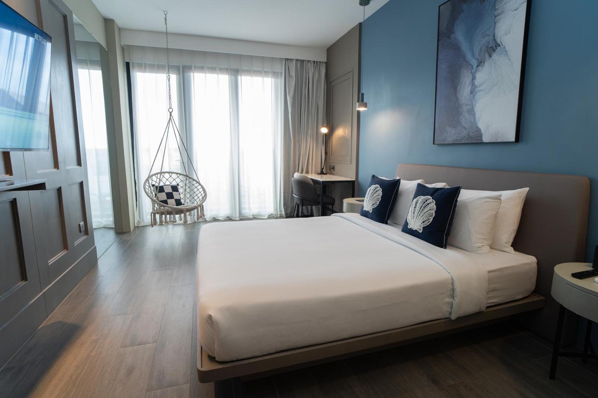 Queen Room with Balcony and Sea View