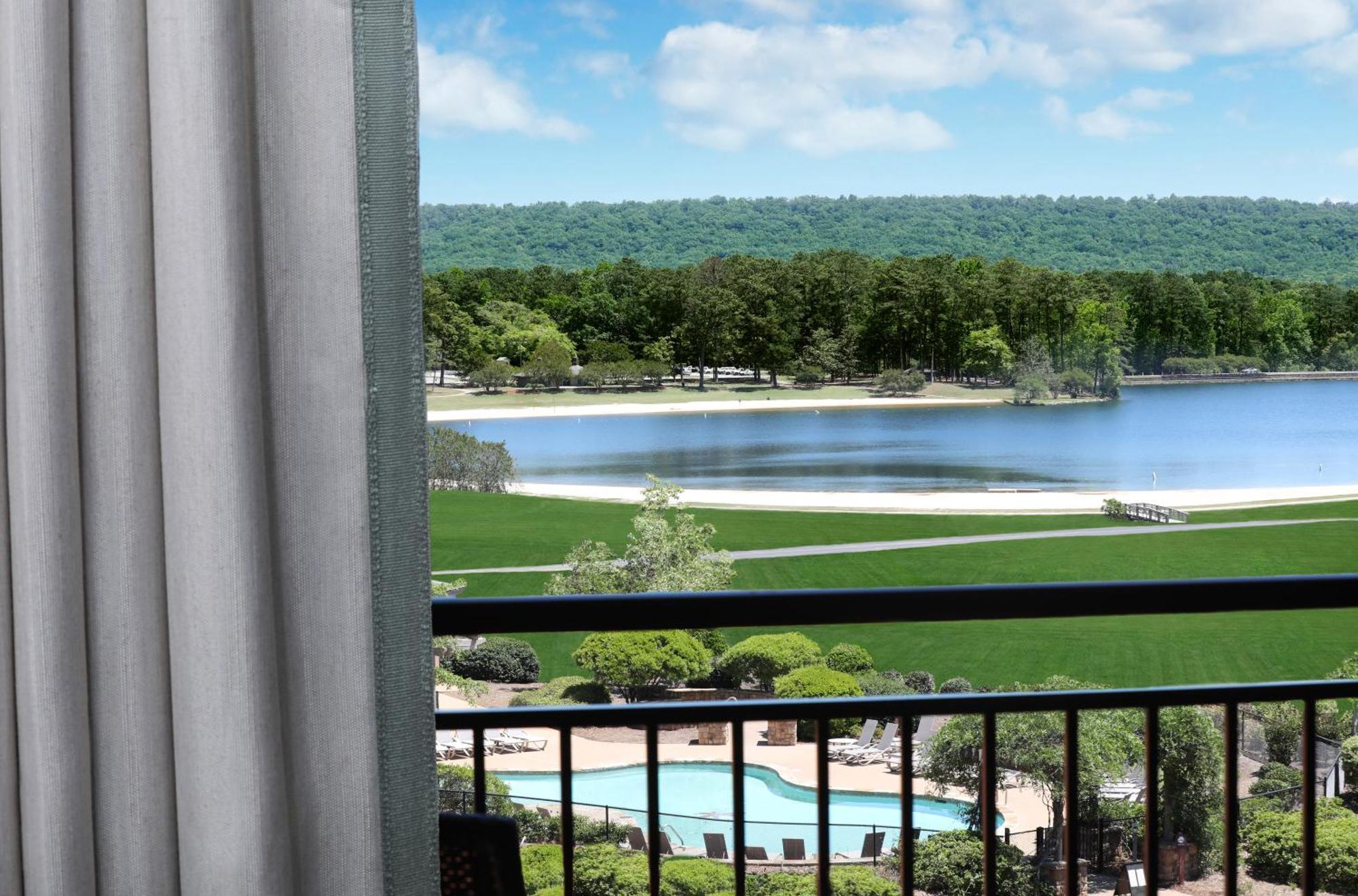 Lodge and Spa Lake View 2 Queens