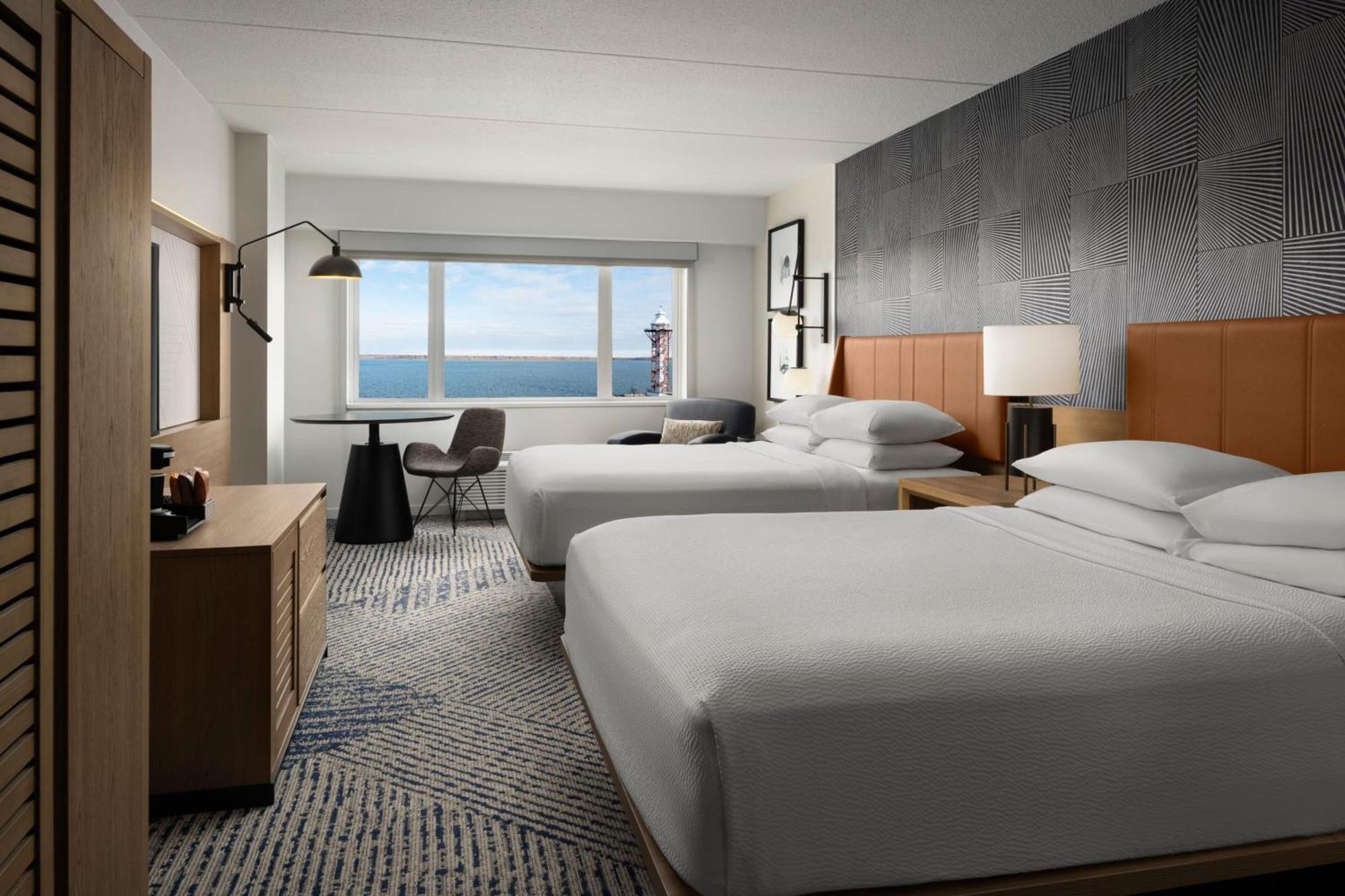 Club lounge access, Deluxe Guest room, 2 Queen, Bay view