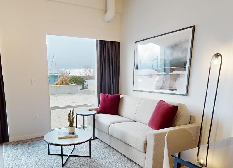 Waterfront Studio Suite ADA