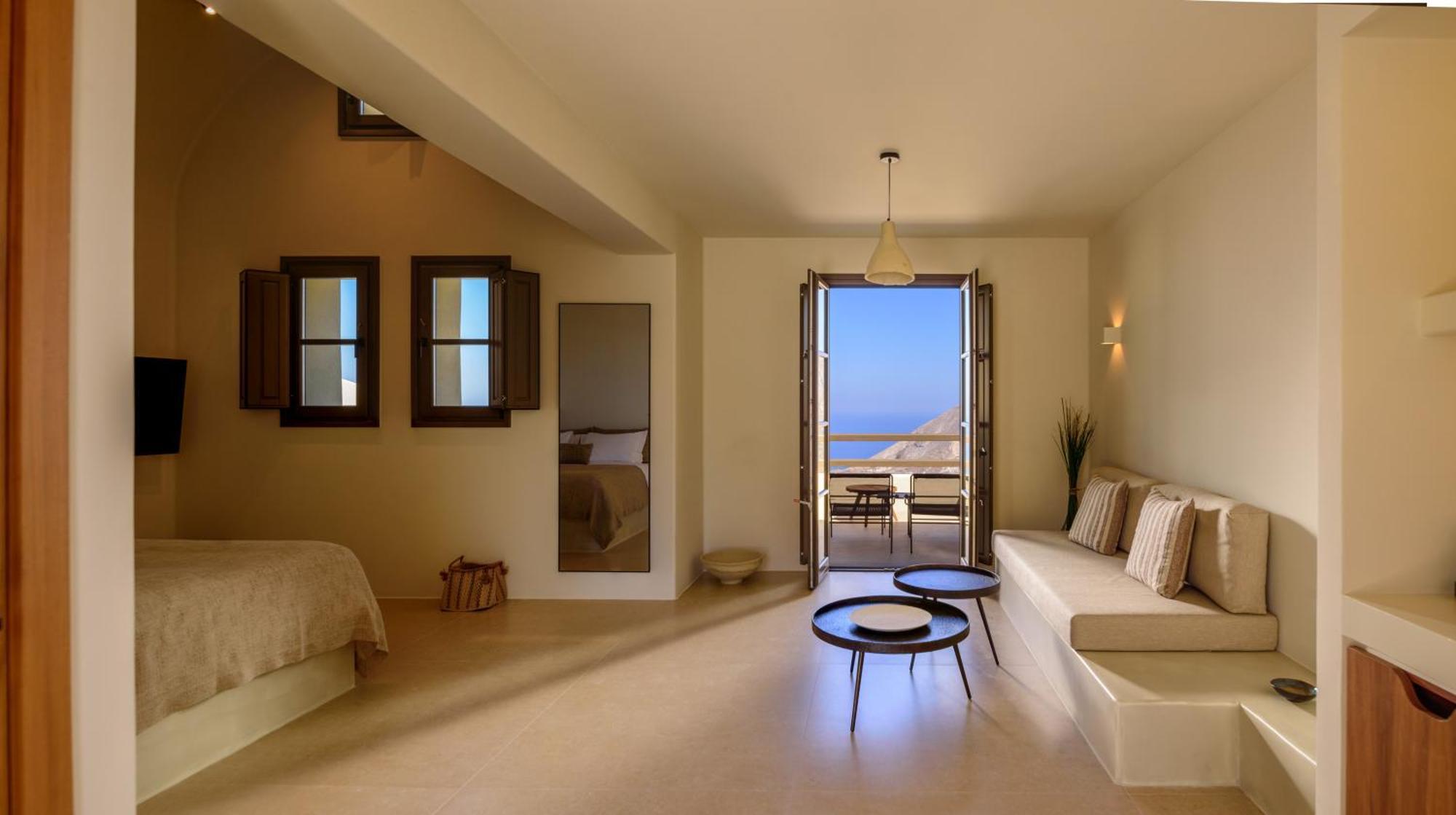 Superior Suite with Heated Jacuzzi and Sea View