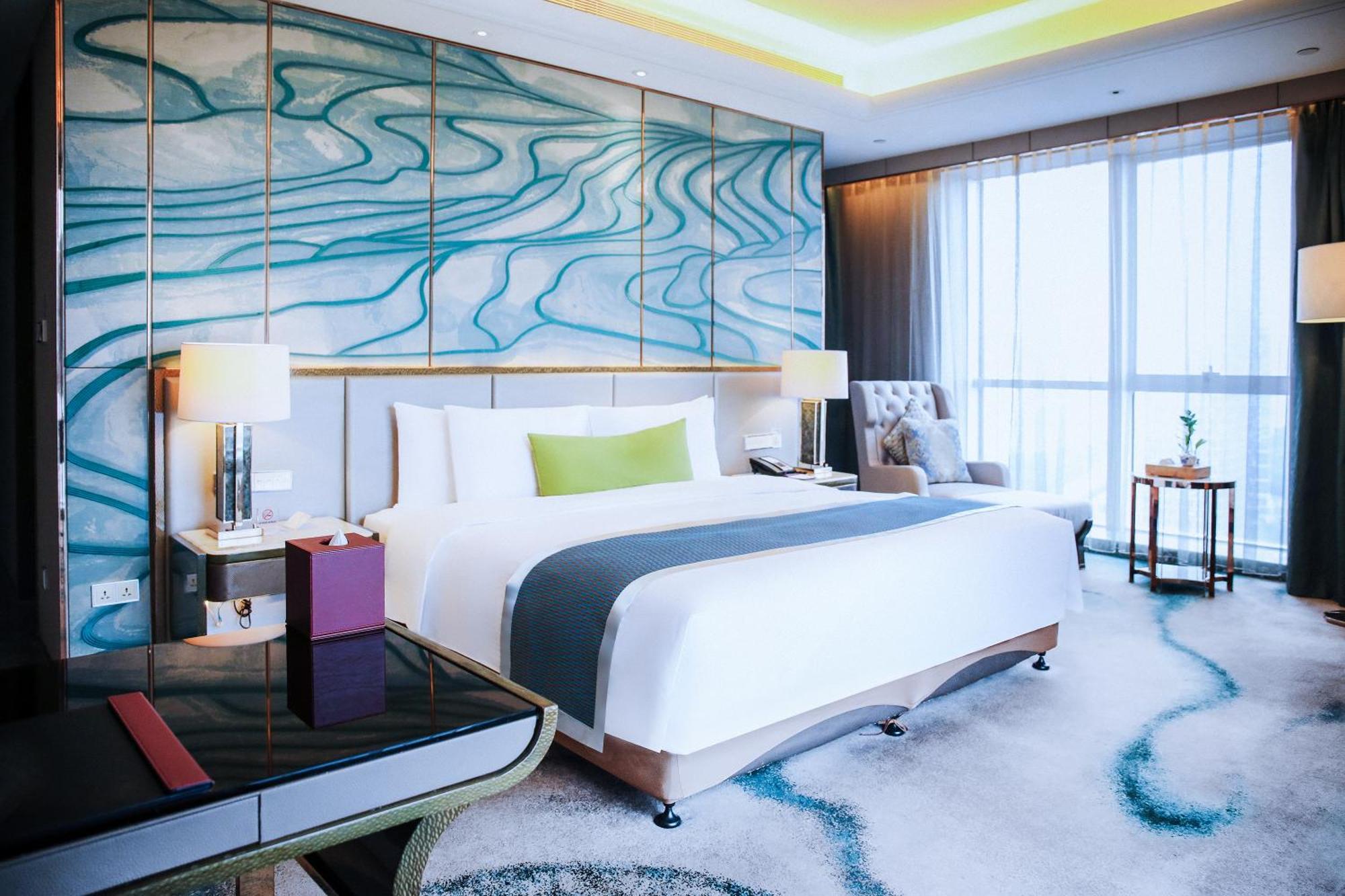 Primier Deluxe King Room
