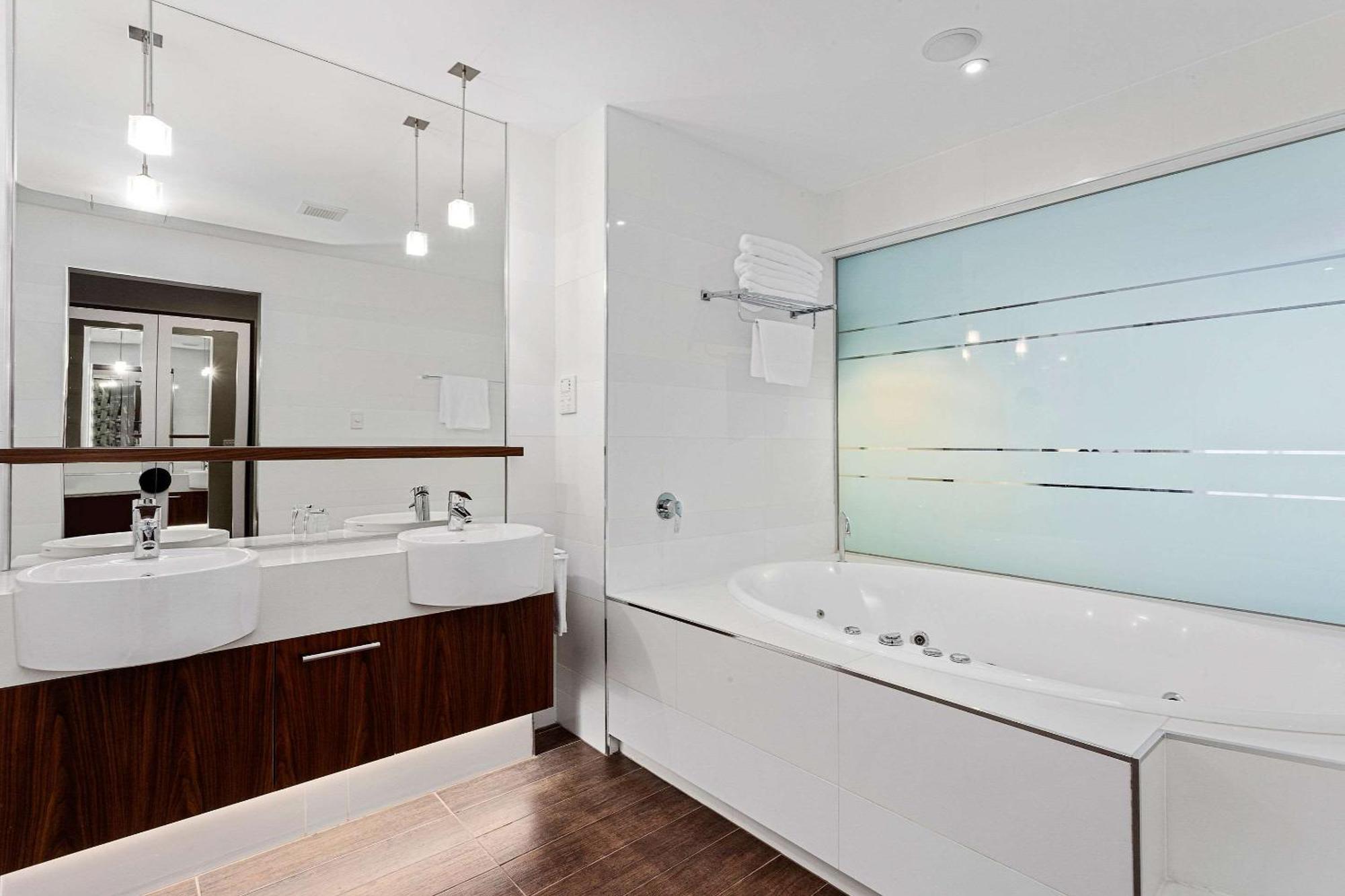 Executive King Room with Spa Bath