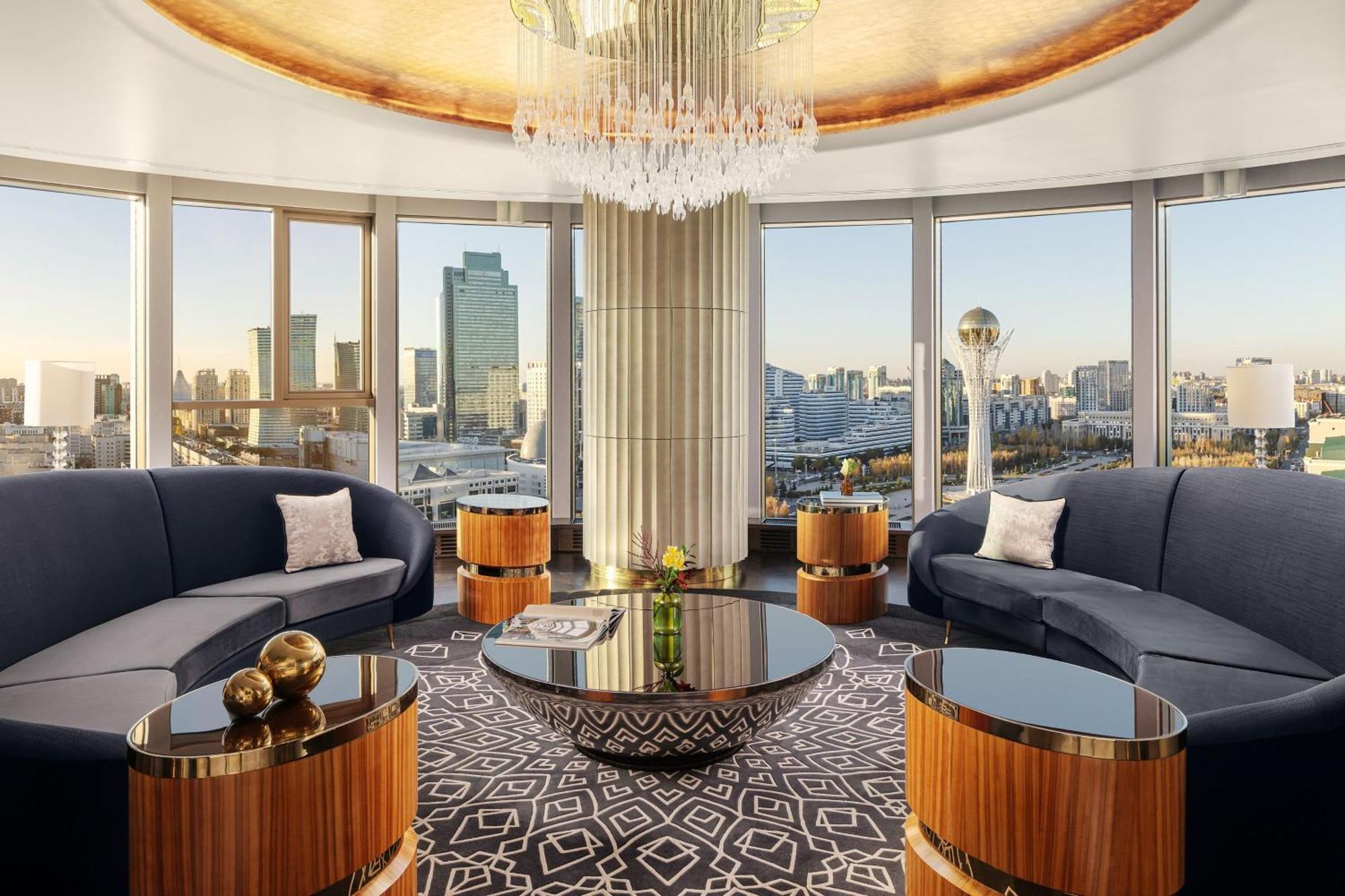 The Ritz-Carlton Suite with Club Lounge access,1 King, City view