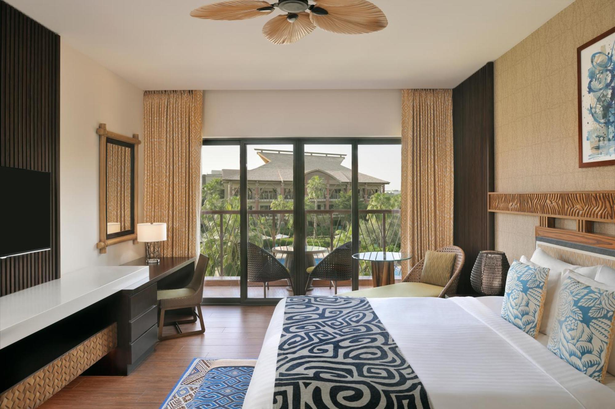 Deluxe Room 1 King Pool view Balcony,1643191674:JPEG