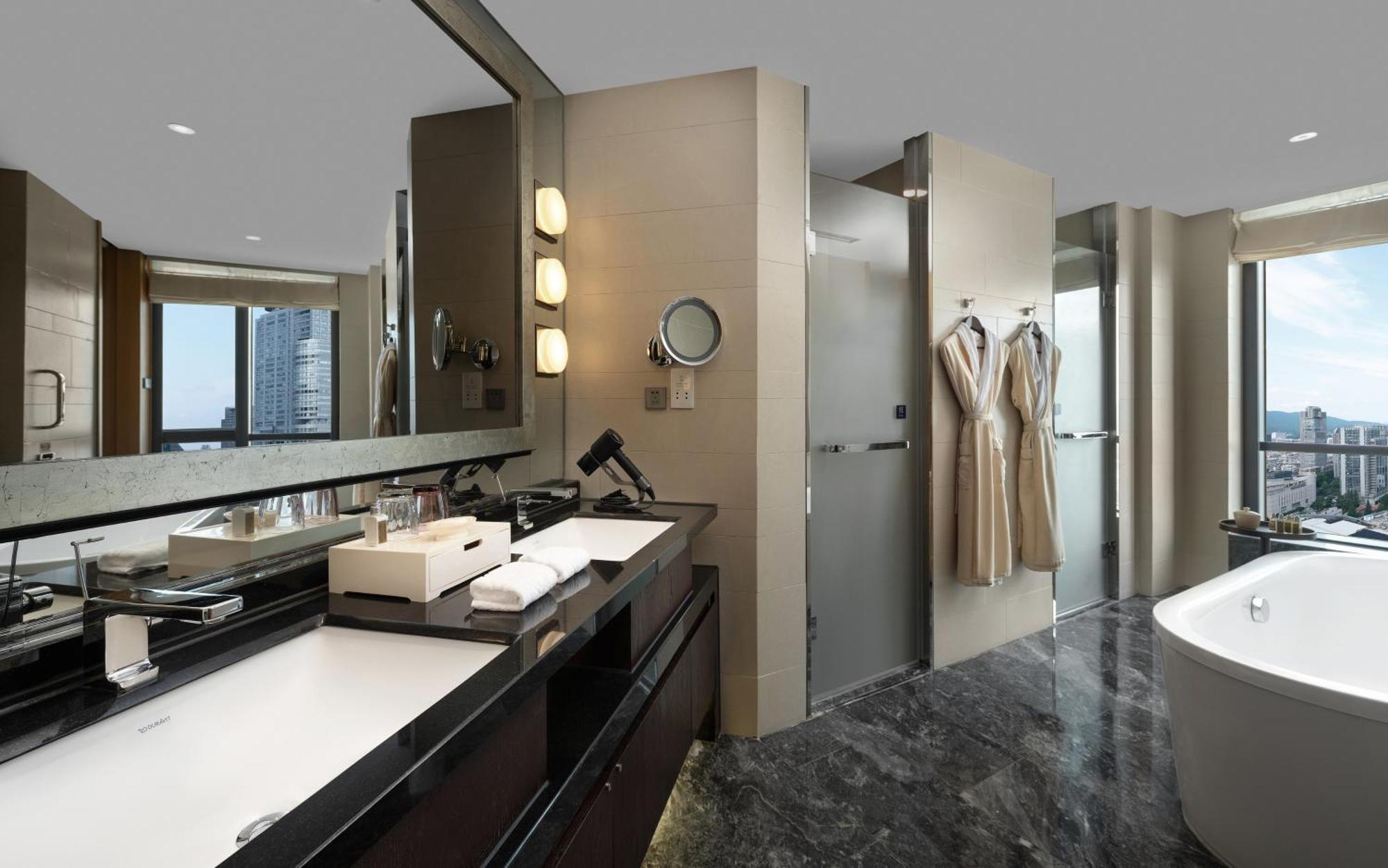 Yatai Tower Deluxe Executive Suite