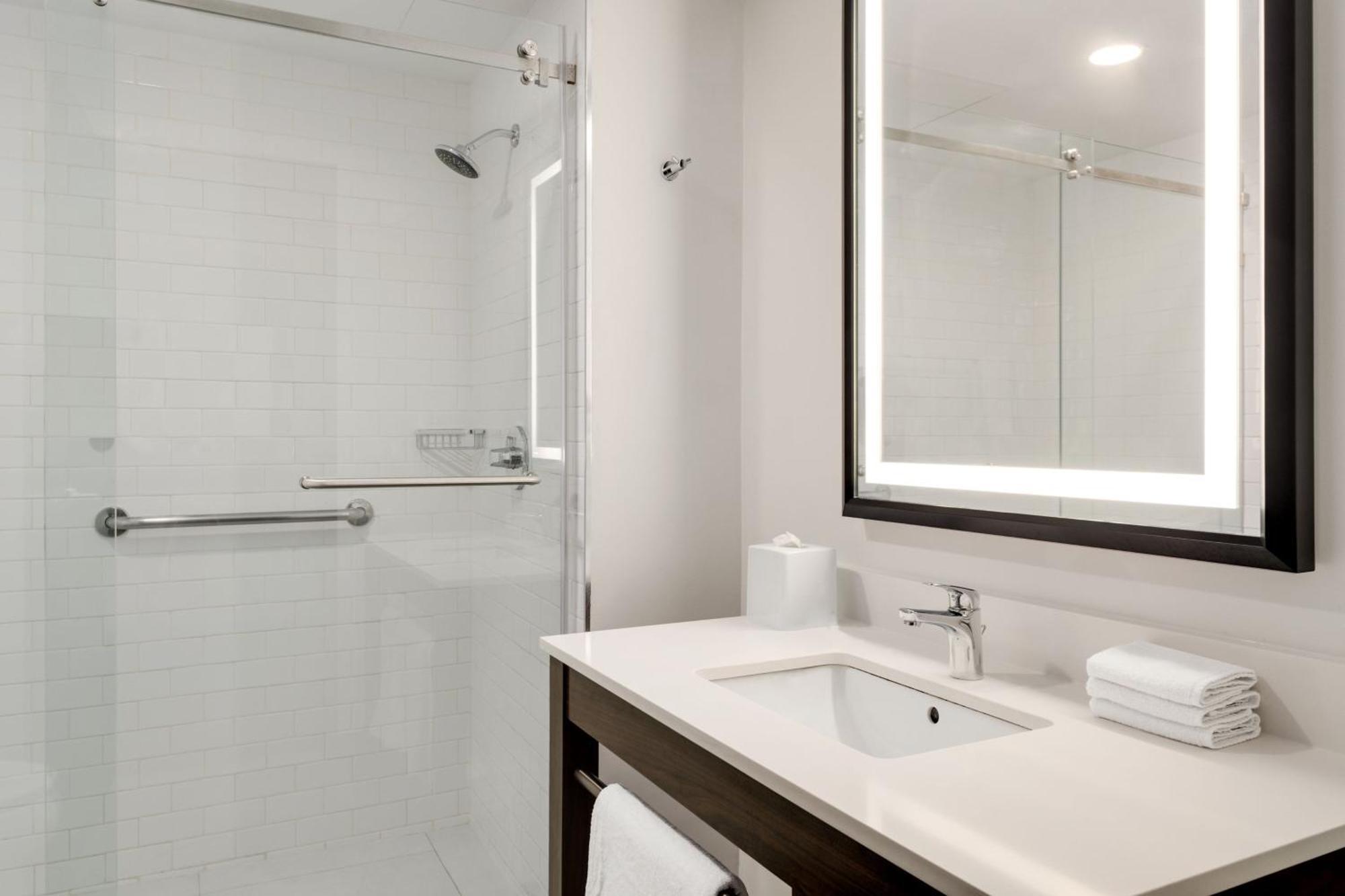 Premium Junior Suite, 1 Bedroom Suite, 1 Queen(s), Sofa bed