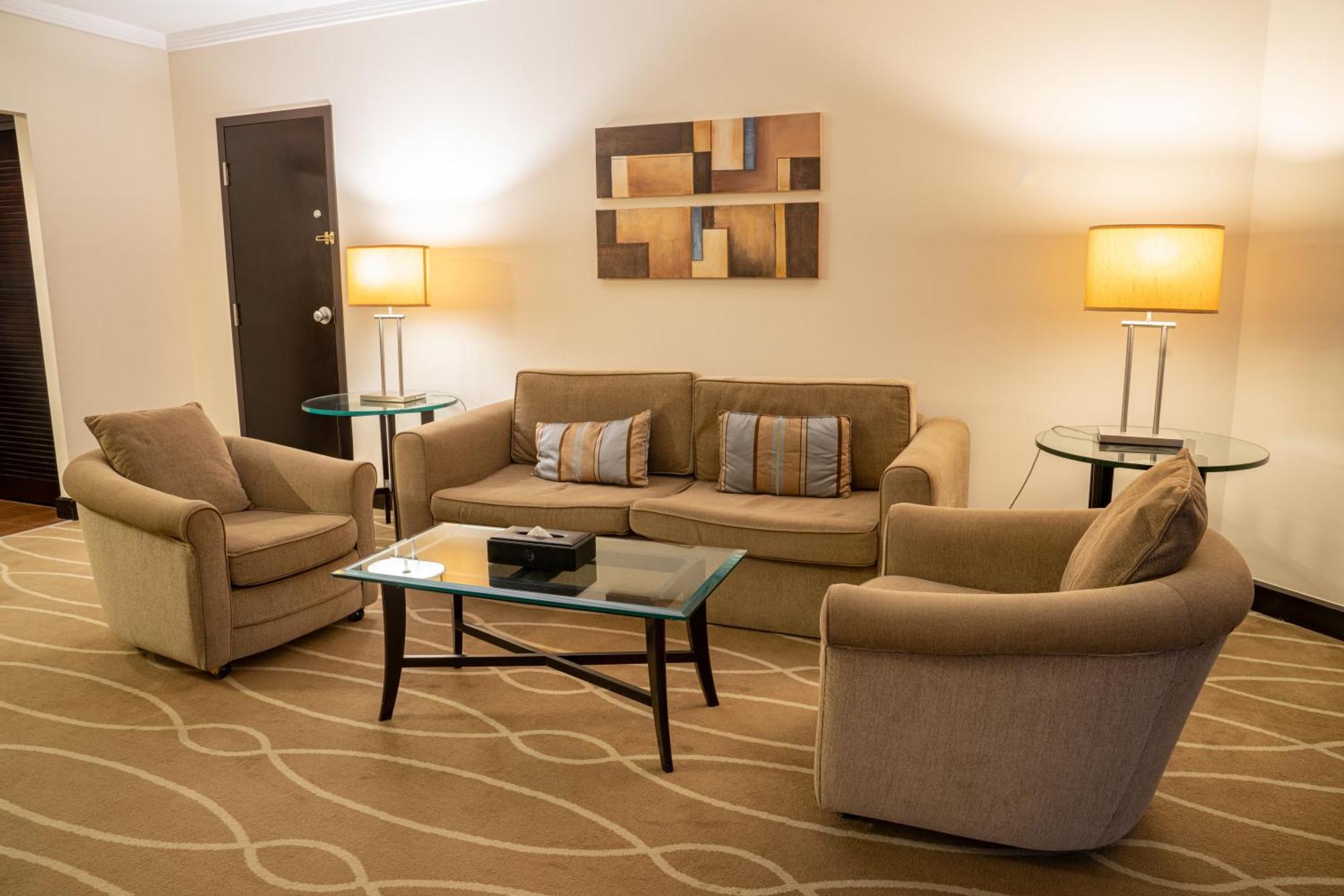 One Bedroom Executive Suite Kitchen on F&B on Spa
