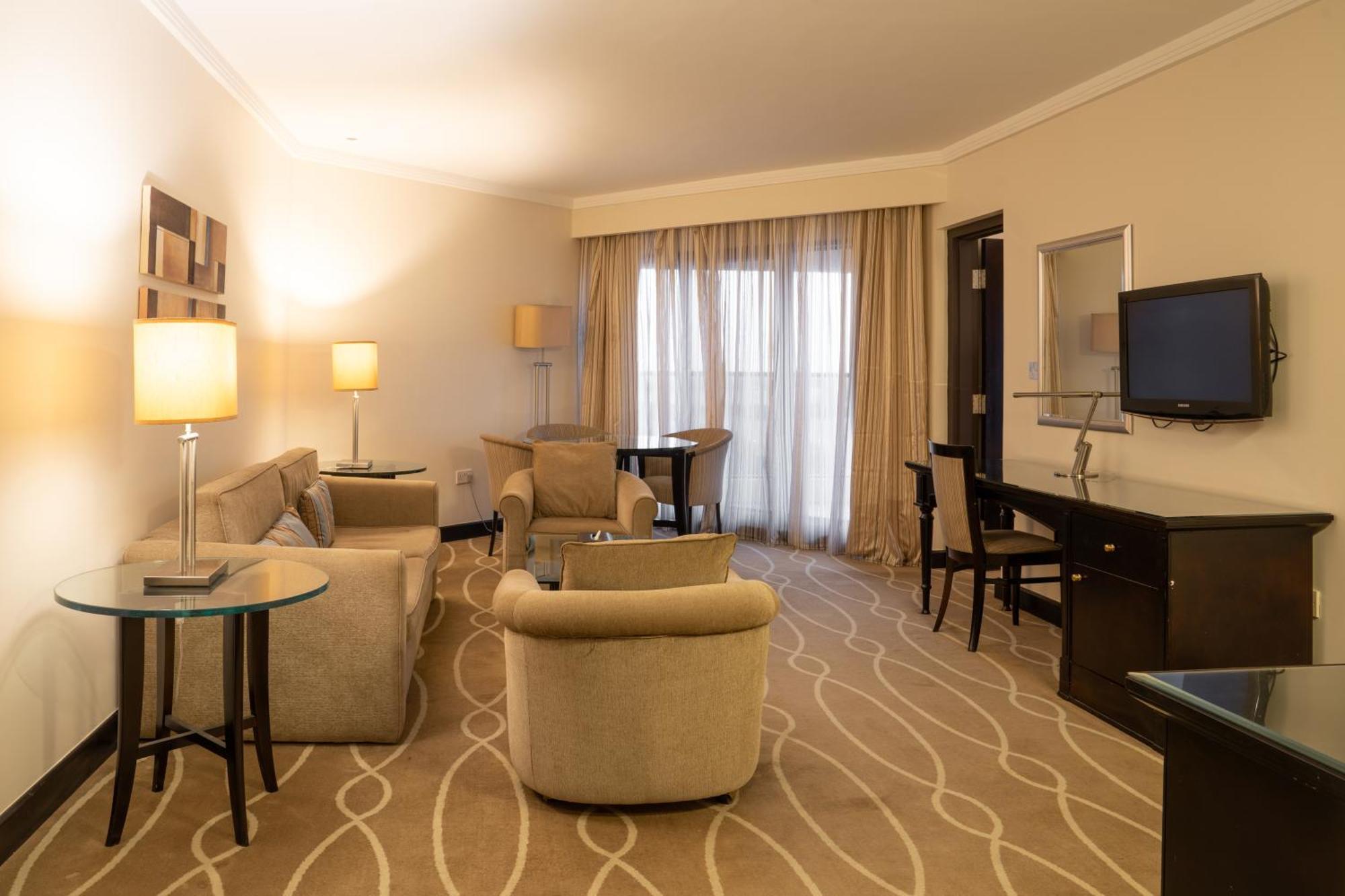 One Bedroom Executive Suite Kitchen on F&B on Spa
