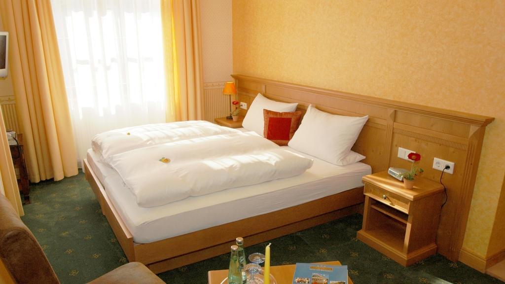 Doppel- oder Zweibettzimmer