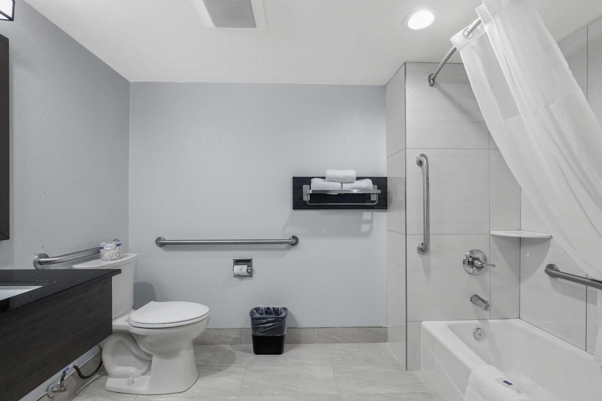 King Room - Disability Access - Non-Smoking