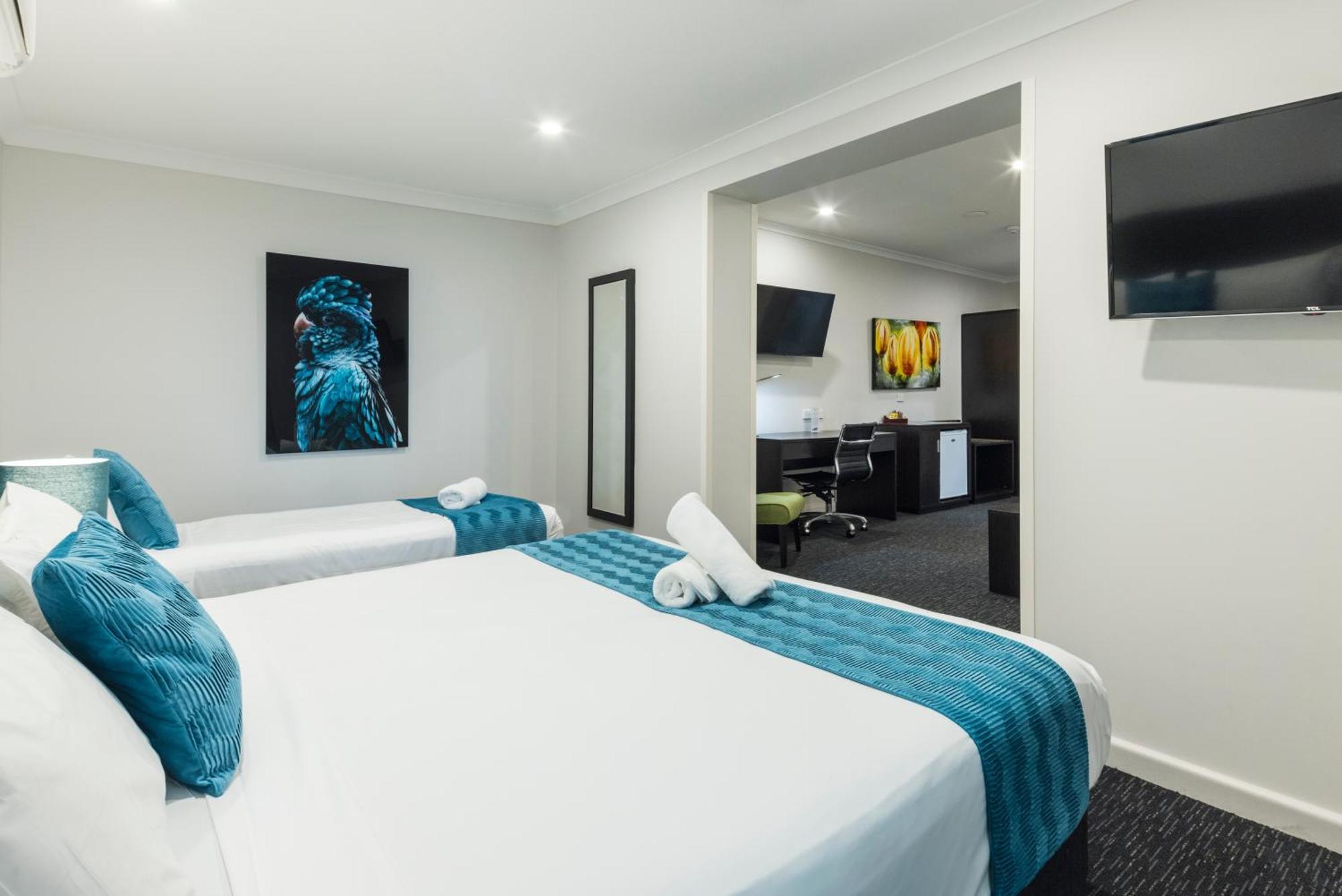 Deluxe King Suite
