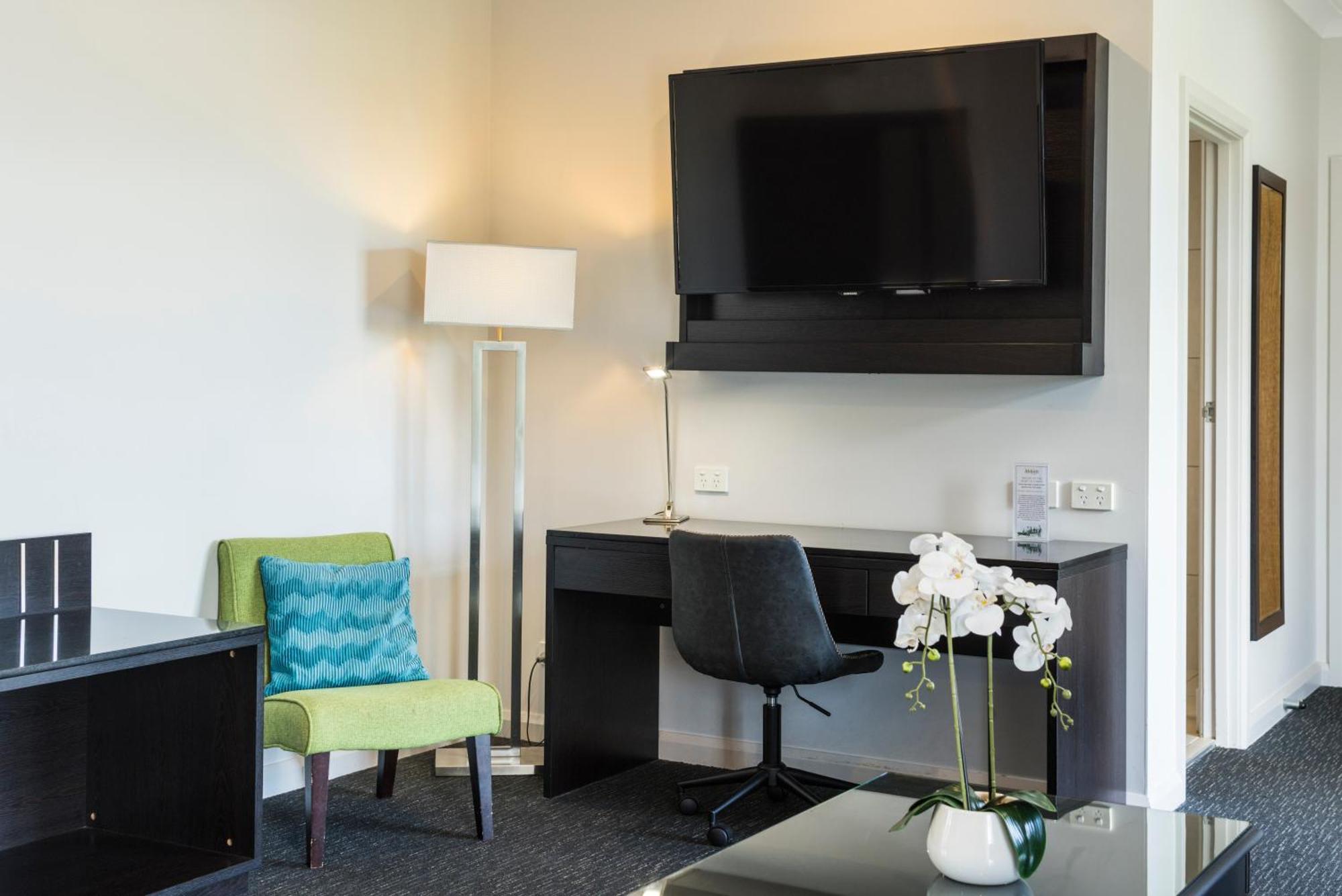 Deluxe King Suite