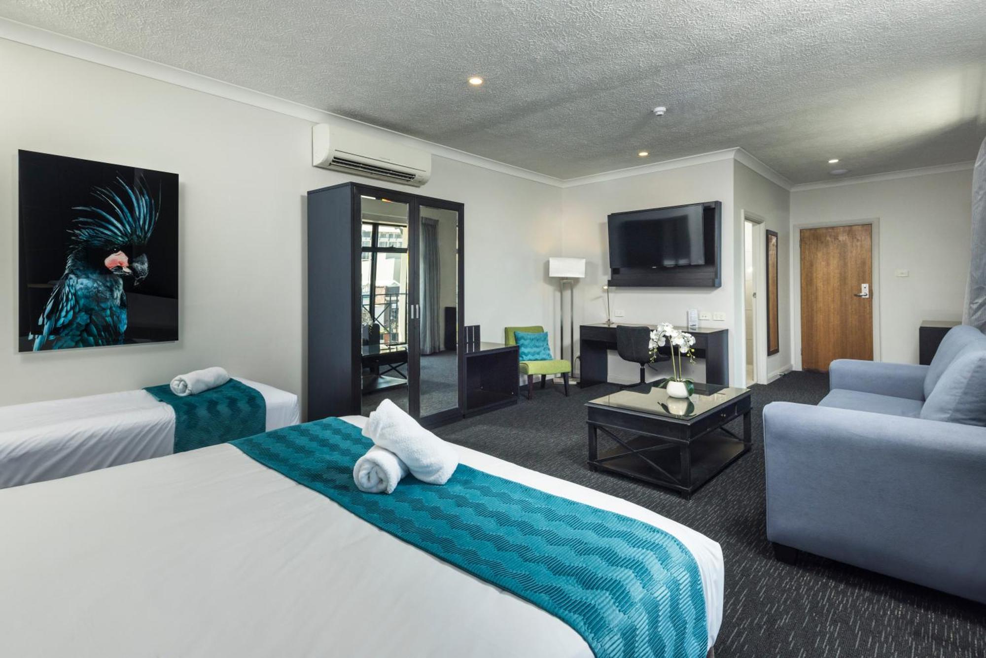 Deluxe King Suite