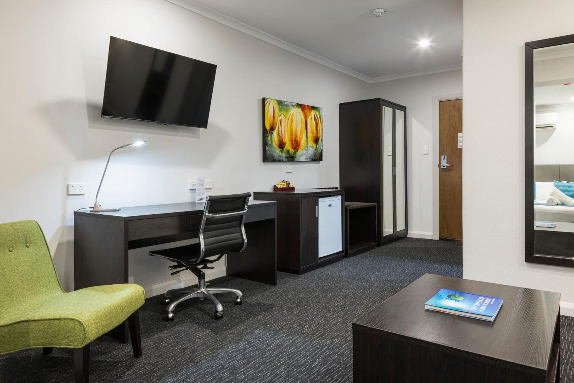 Deluxe King Suite