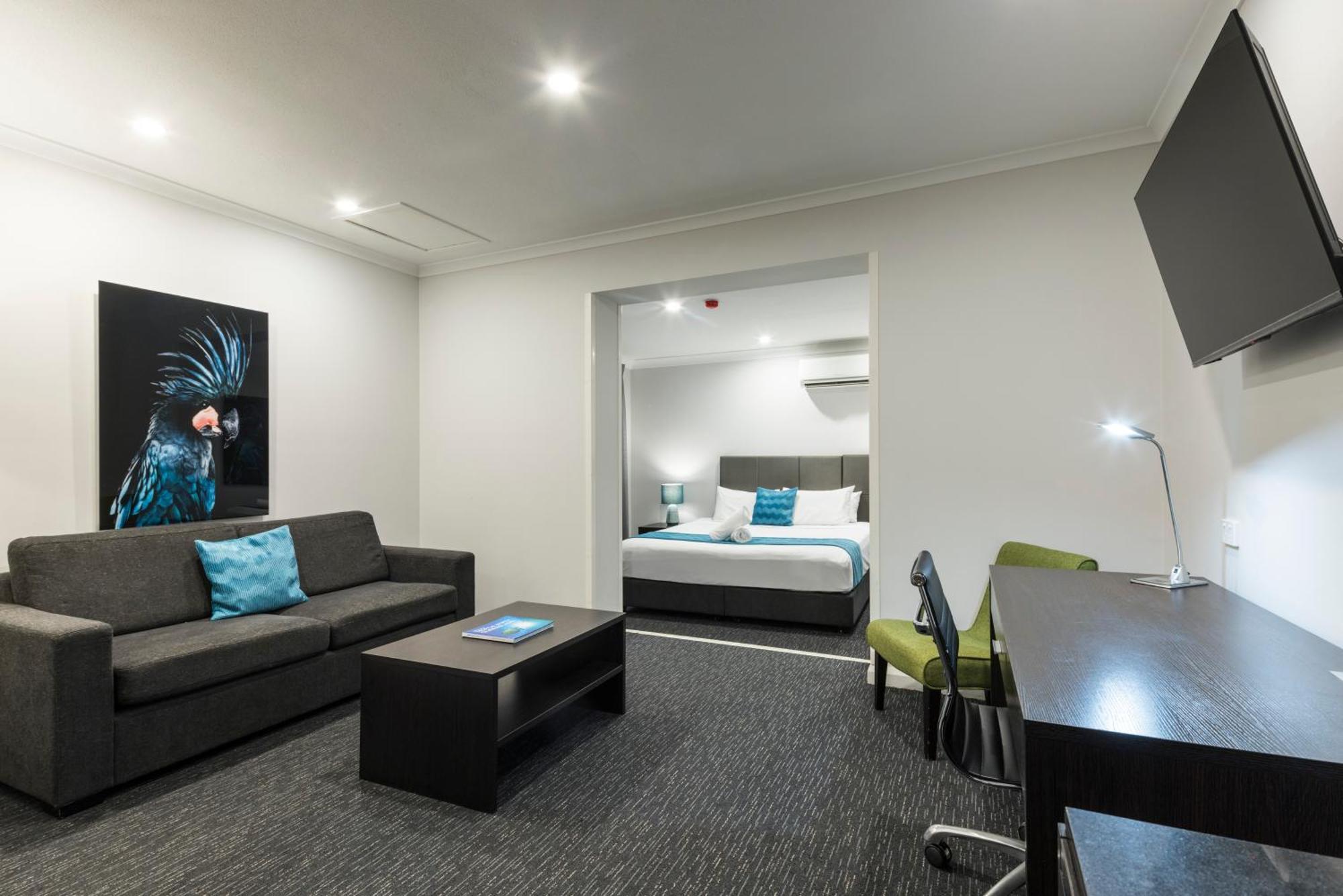 Deluxe King Suite