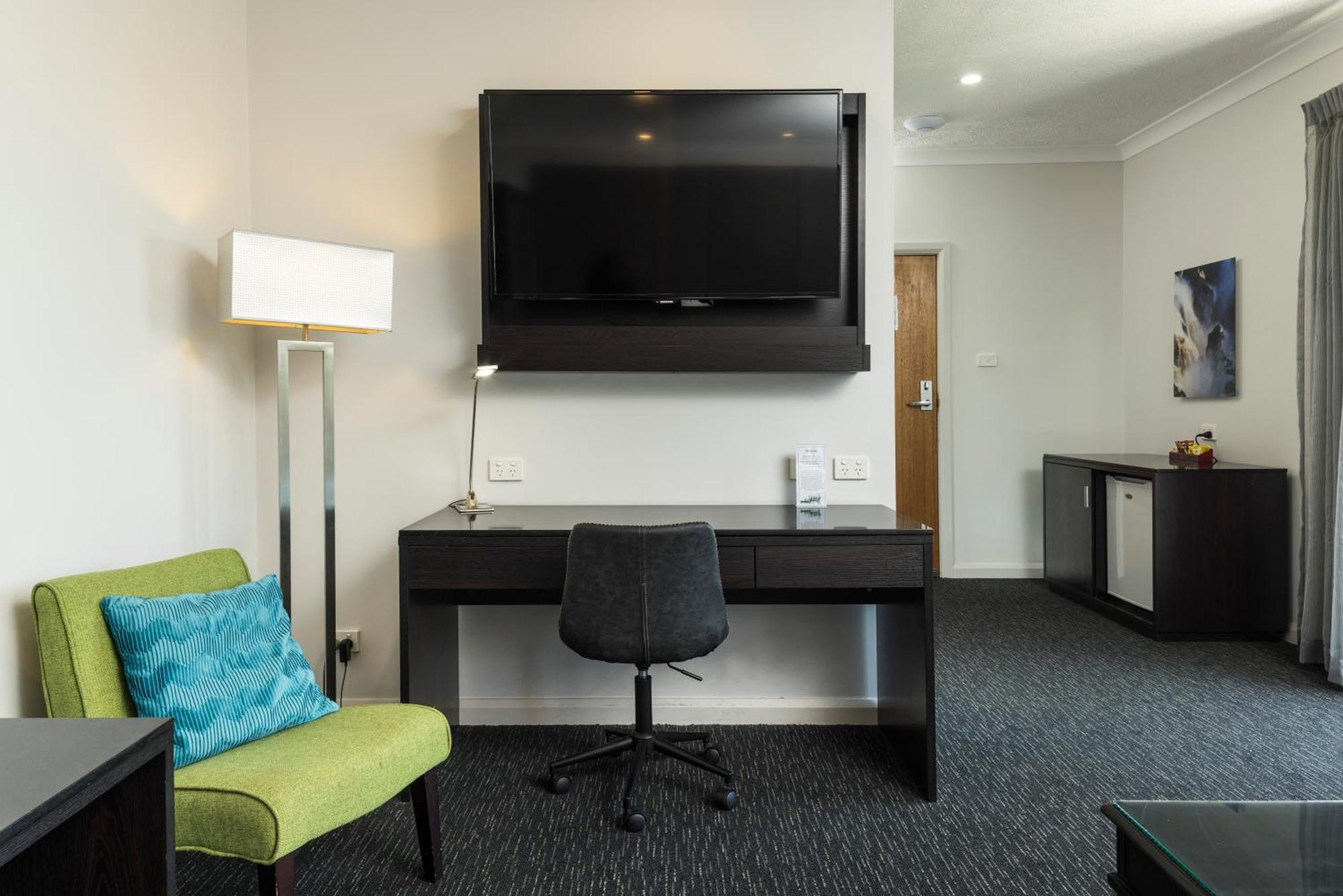 Deluxe King Suite
