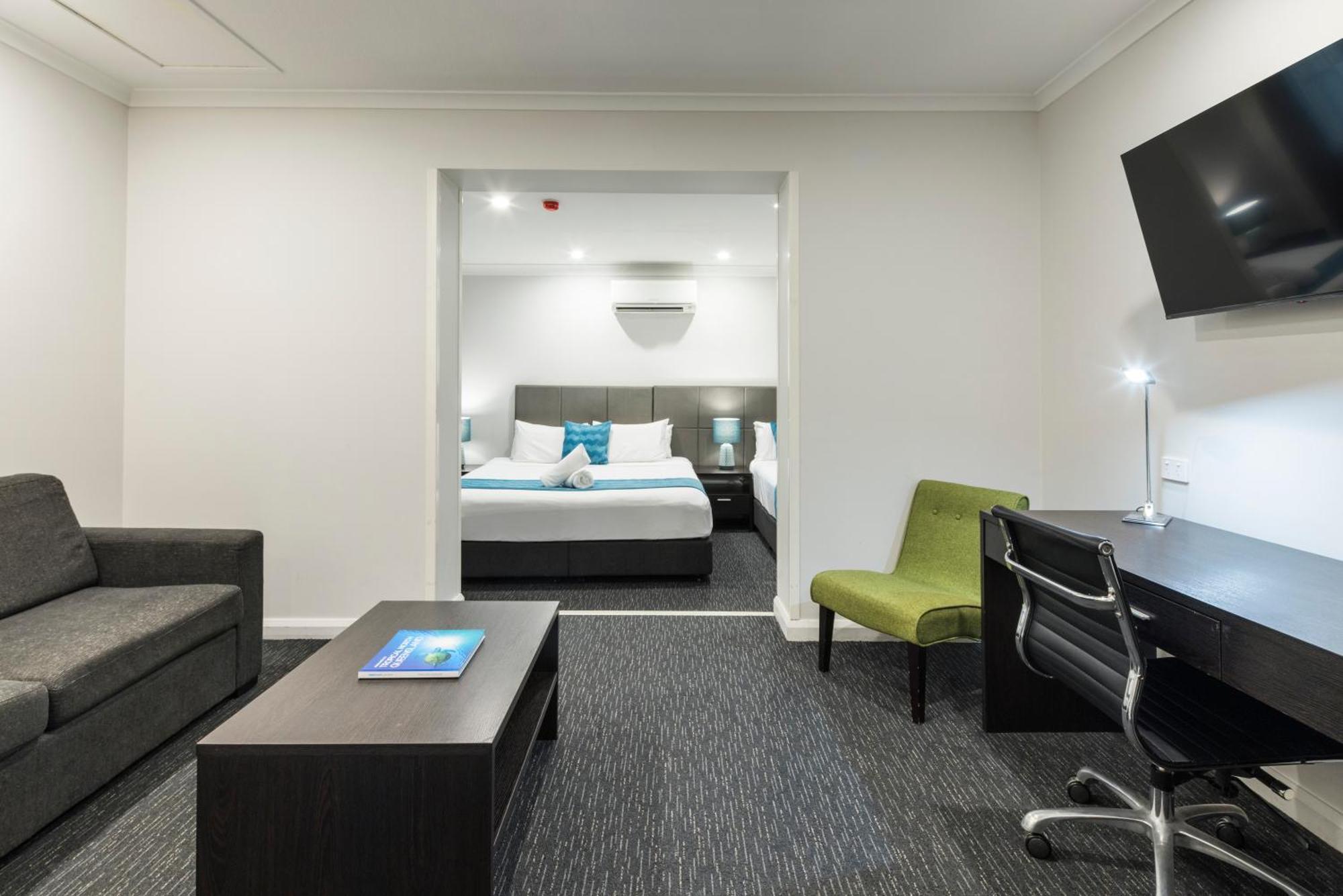 Deluxe King Suite