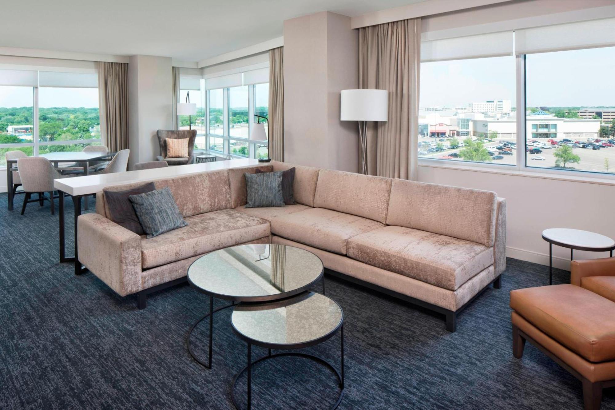 Suite Executive Suite 1 King,1537519816:JPEG