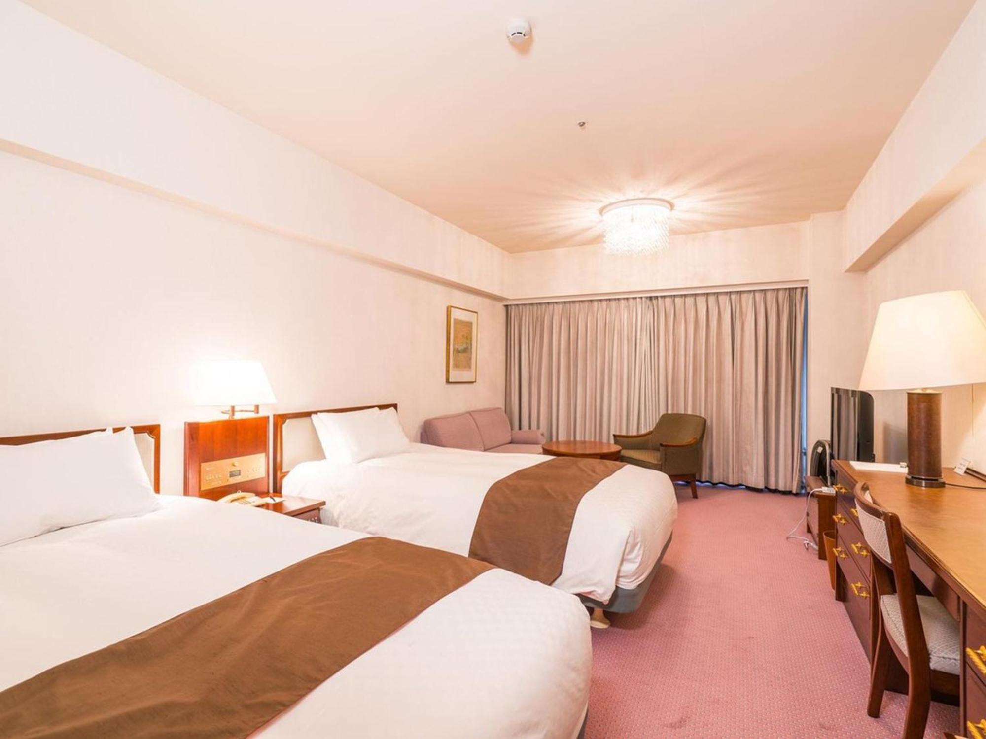 Twin Room with Ski Run View - Non-Smoking Wing 3