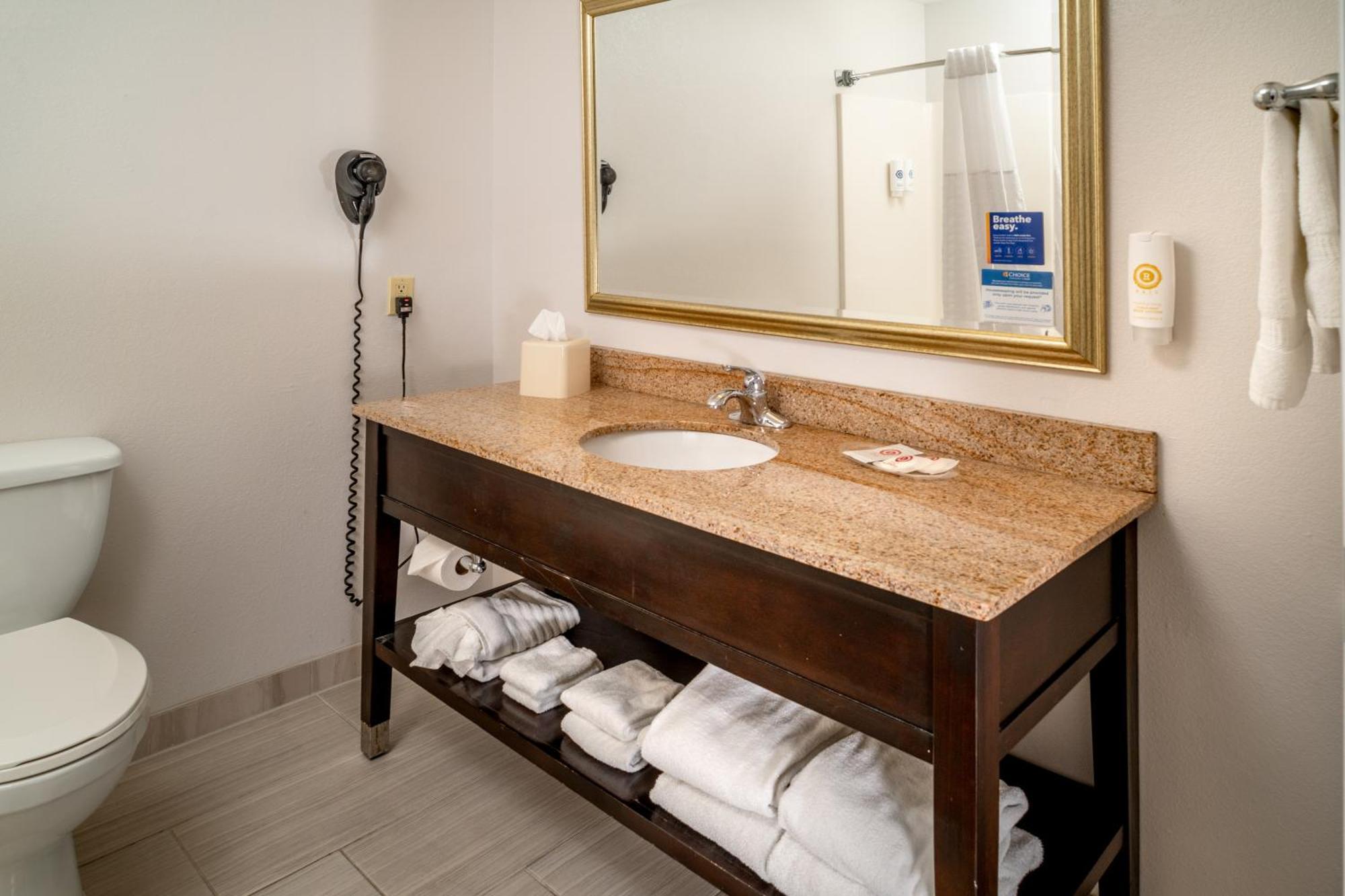 Double Suite with Two Double Beds - Non-Smoking