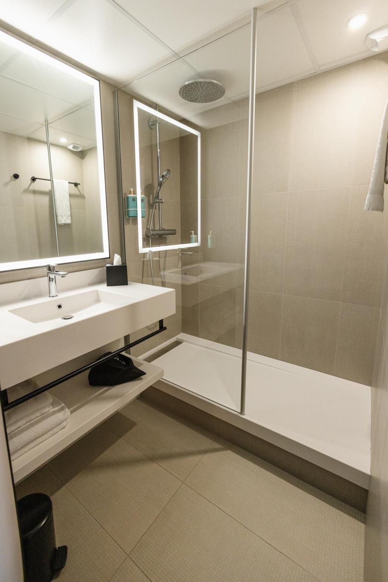 2 Double Rooms next to each other,1540039300:JPEG