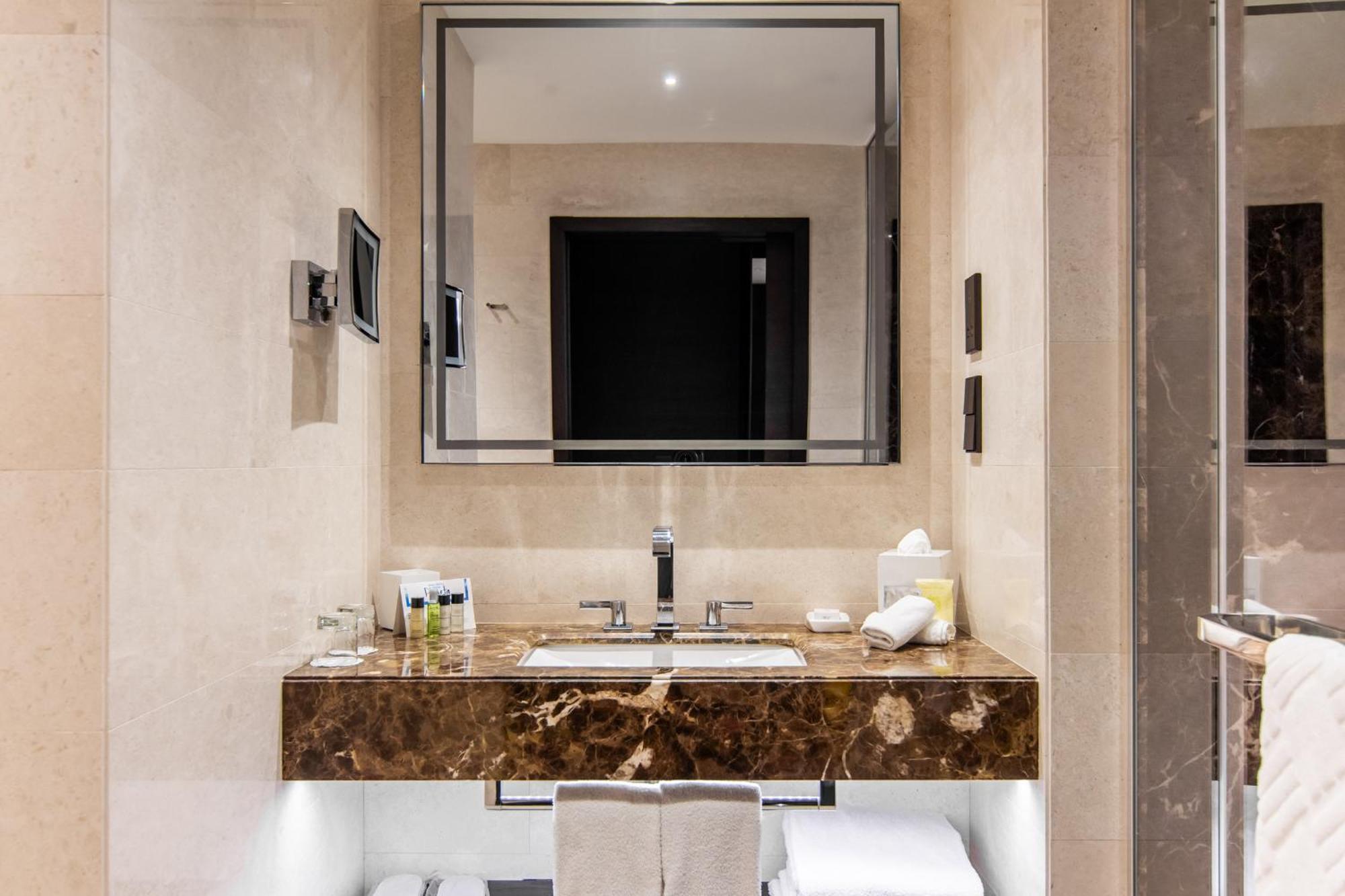 Executive King Room,1765987270:JPEG