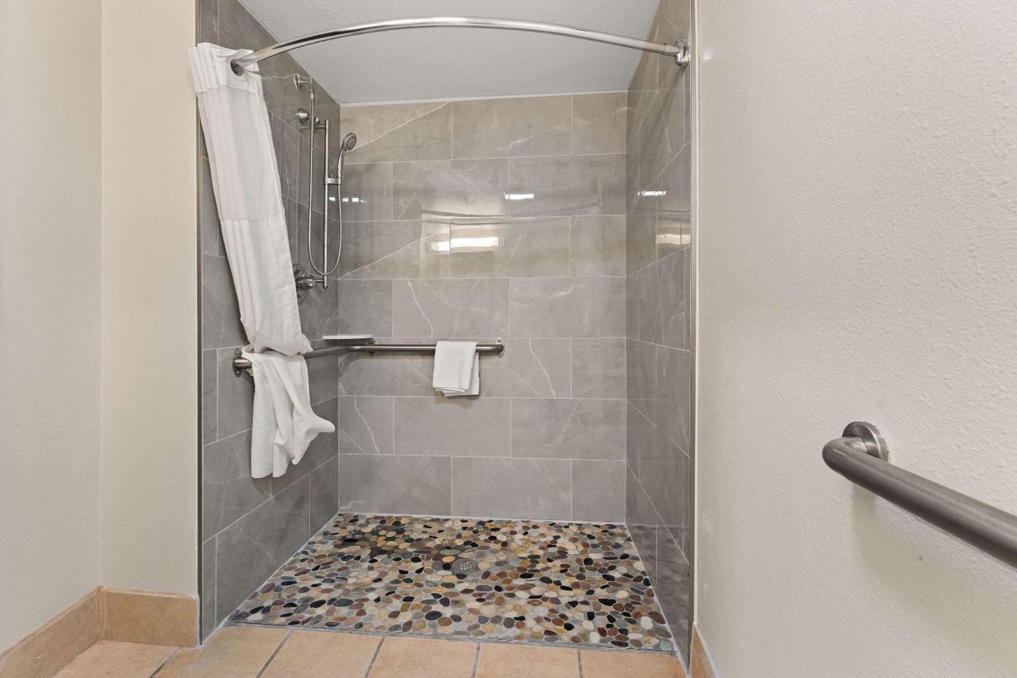 King Room - Accessible/Non-Smoking