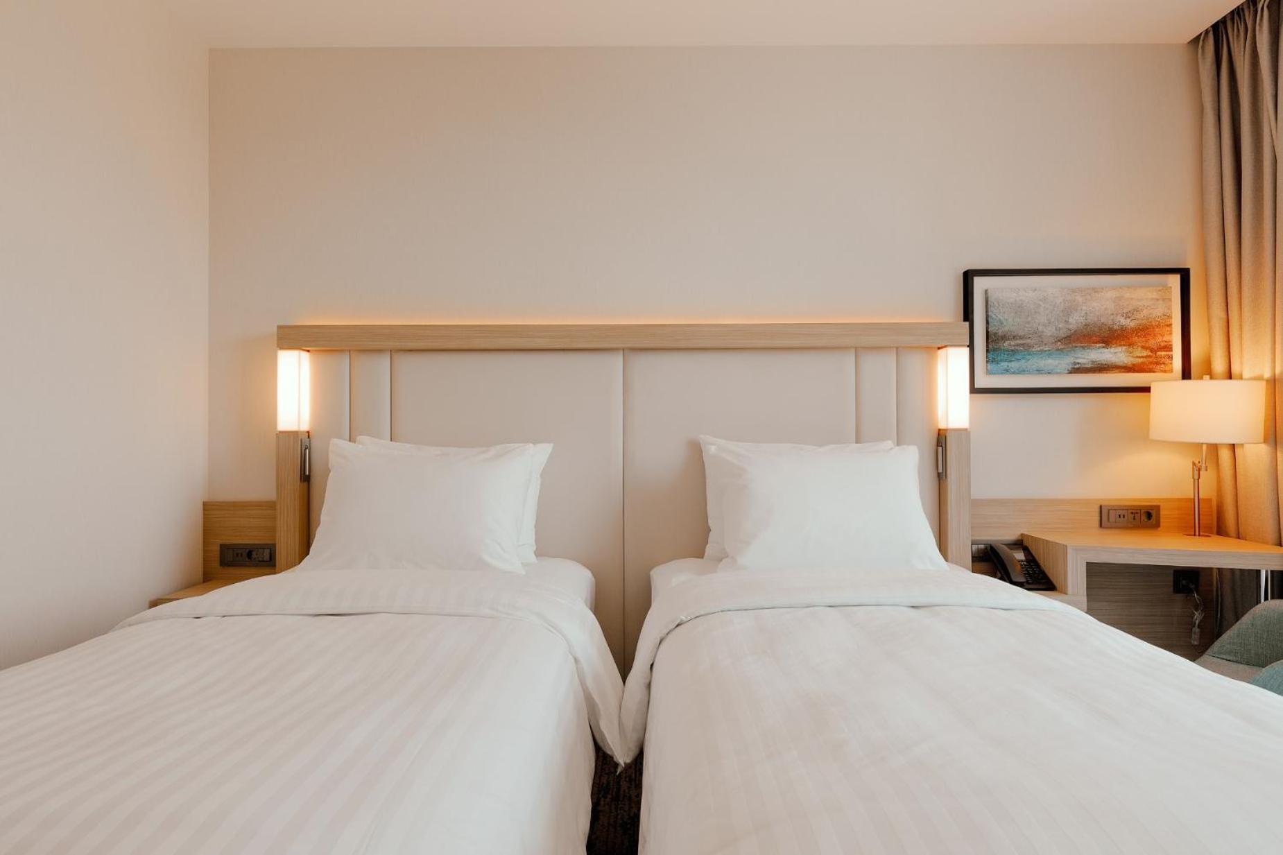 Standard, Guest room, 2 Twin/Single Bed(s), City view
