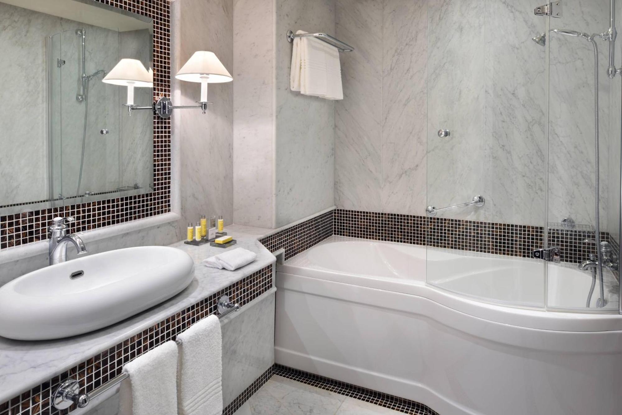 Deluxe Room Guest room 2 Twin or Single Beds Pool view,1542388675:JPEG