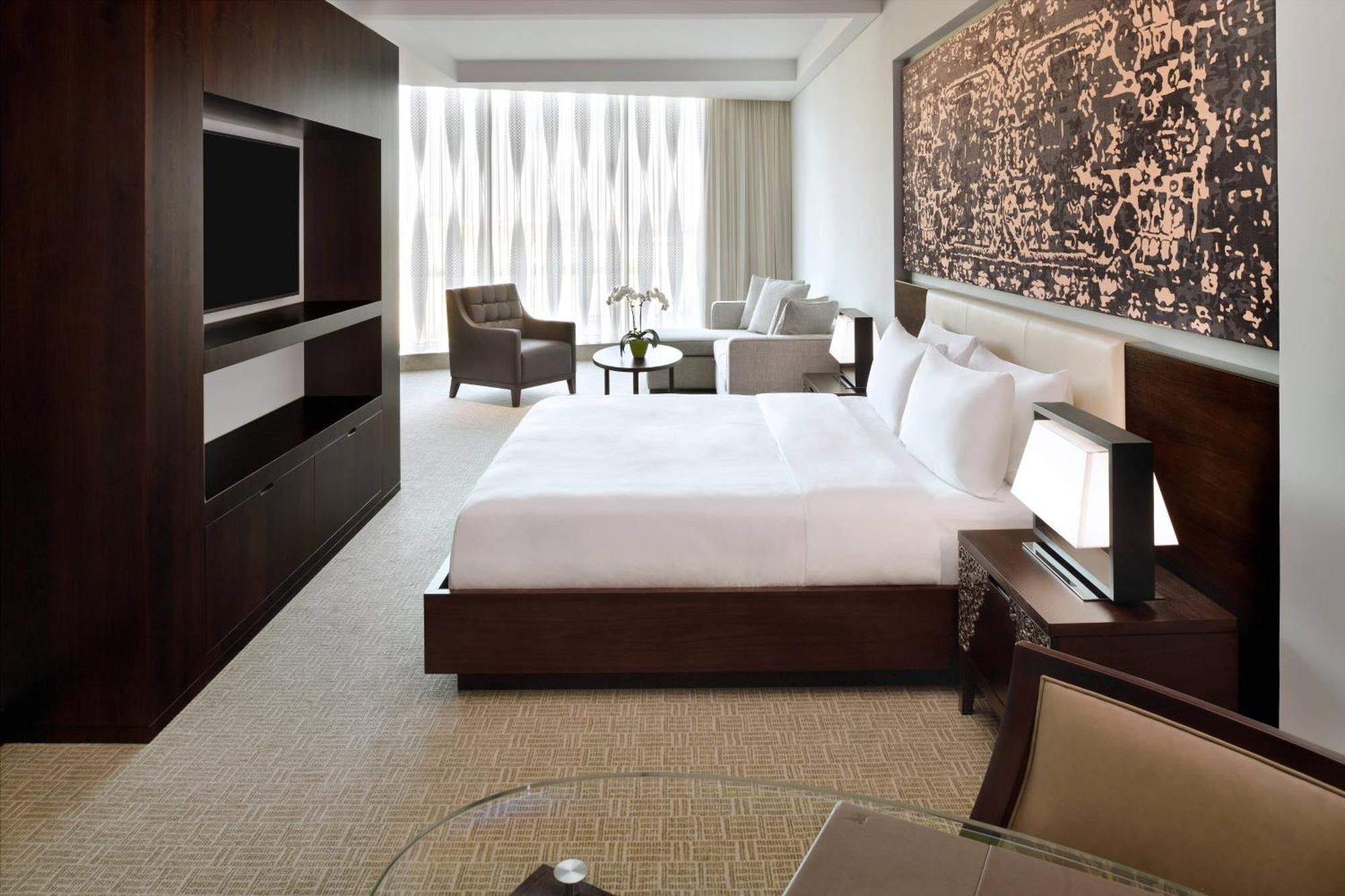 Junior Suite 24-hour Lounge Access