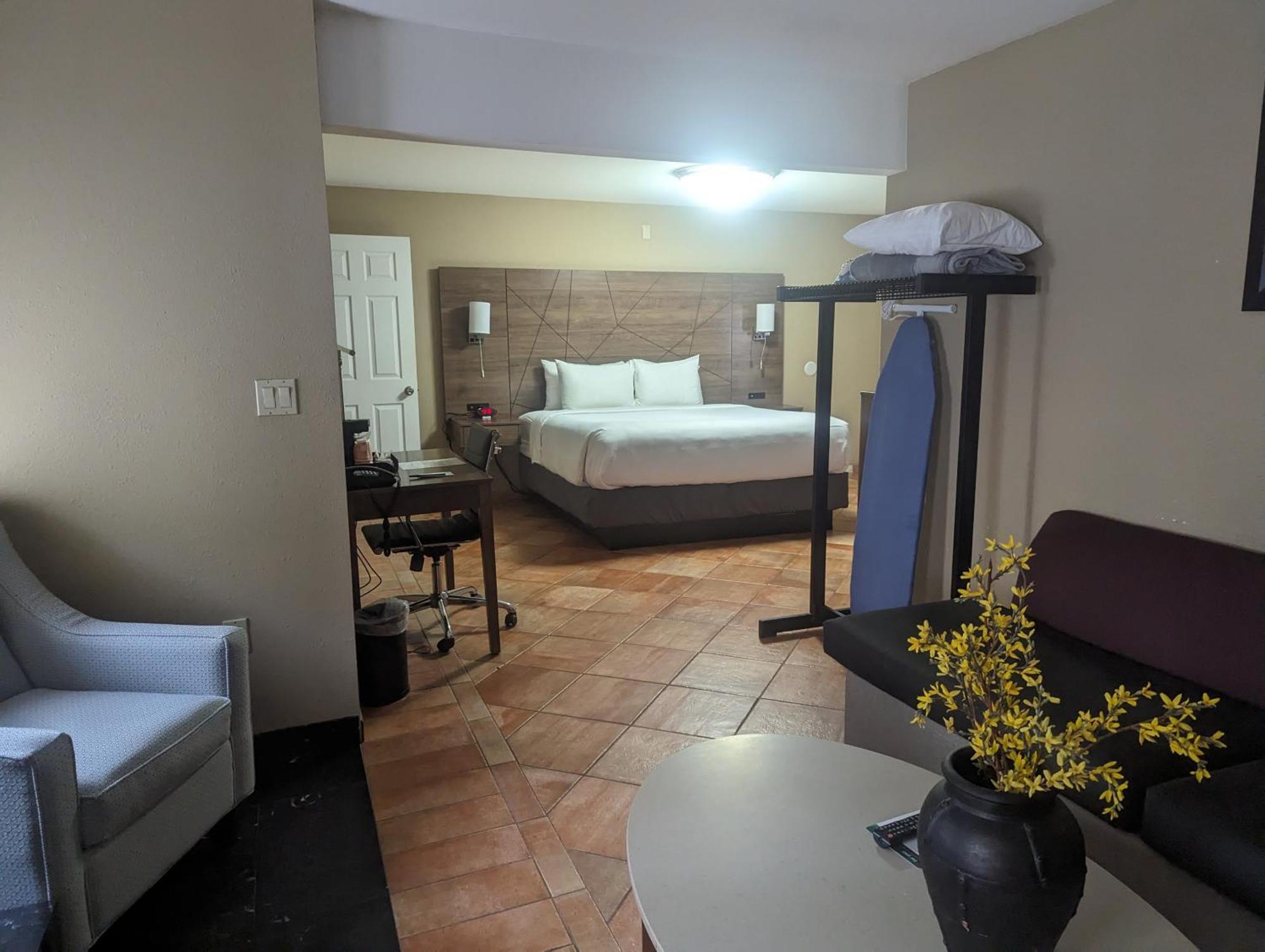 King Suite - Non-Smoking/Exterior Corridor