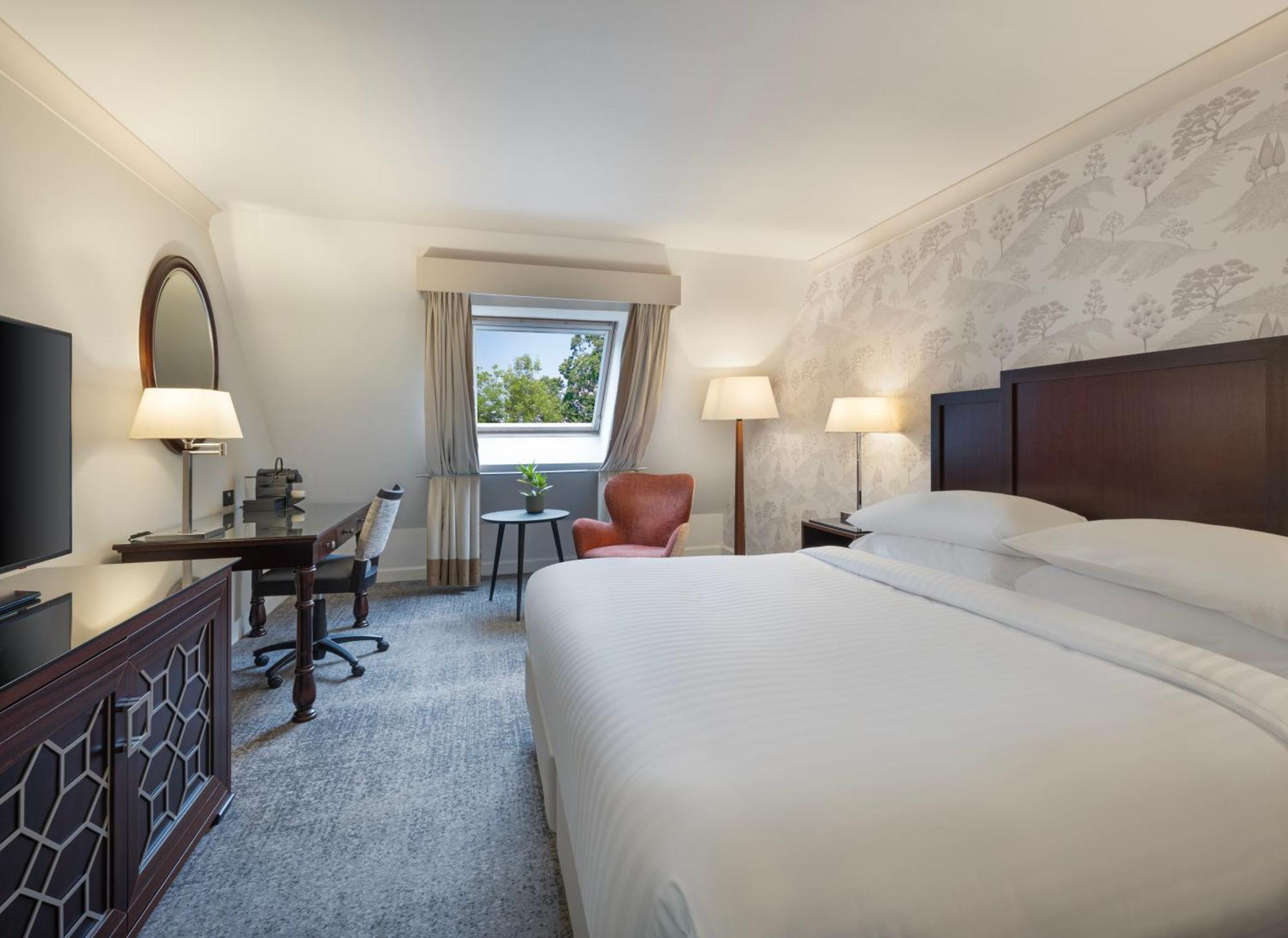 Superior King Room