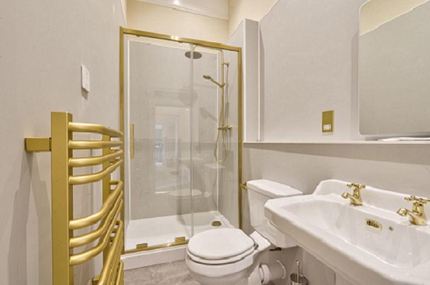 Dollywagon Pike, 2 Bedroom Apartment with Lake View – No Pets Allowed