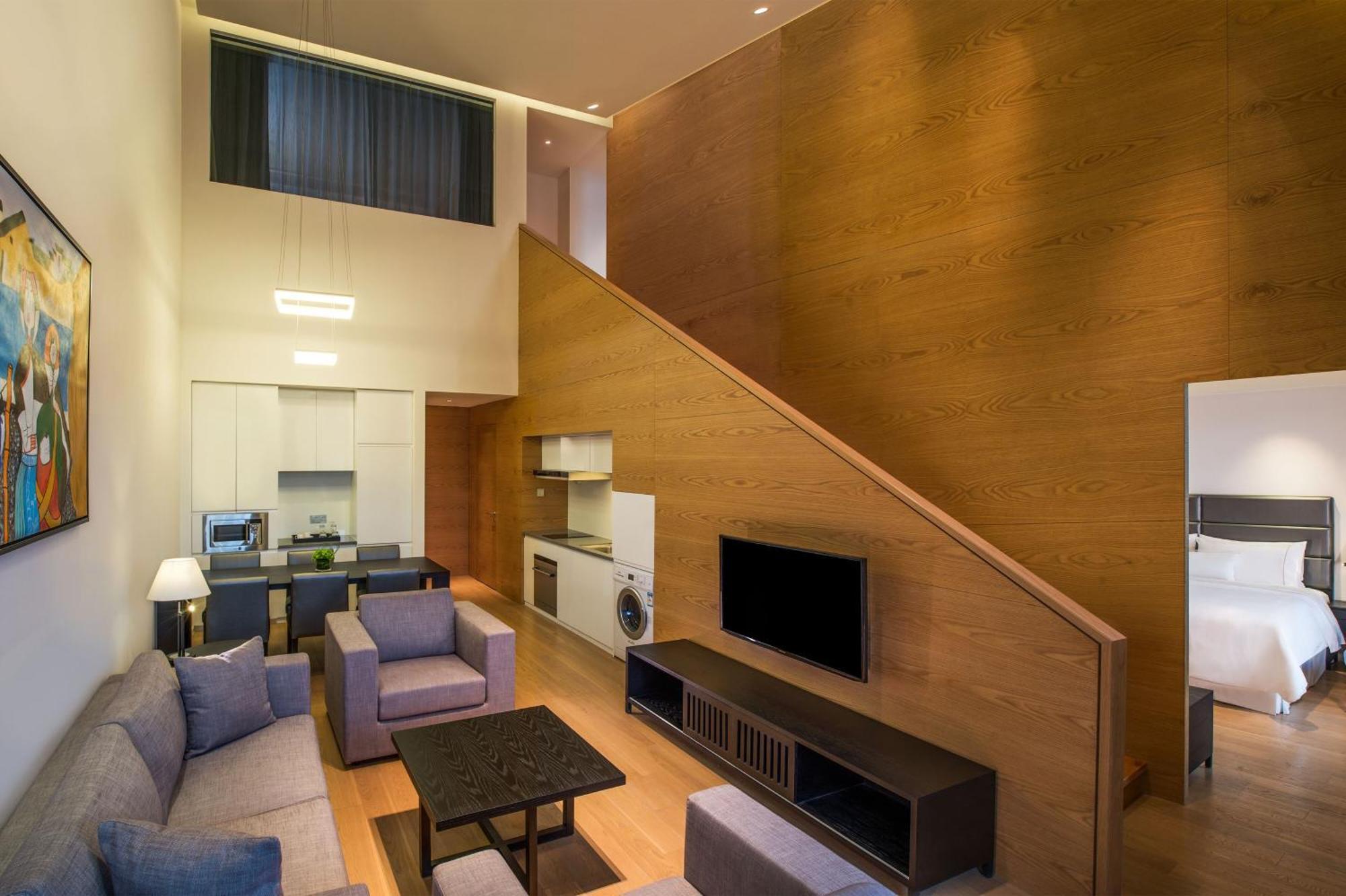 Duplex Suite, 3 Bedroom Bi-level Suite