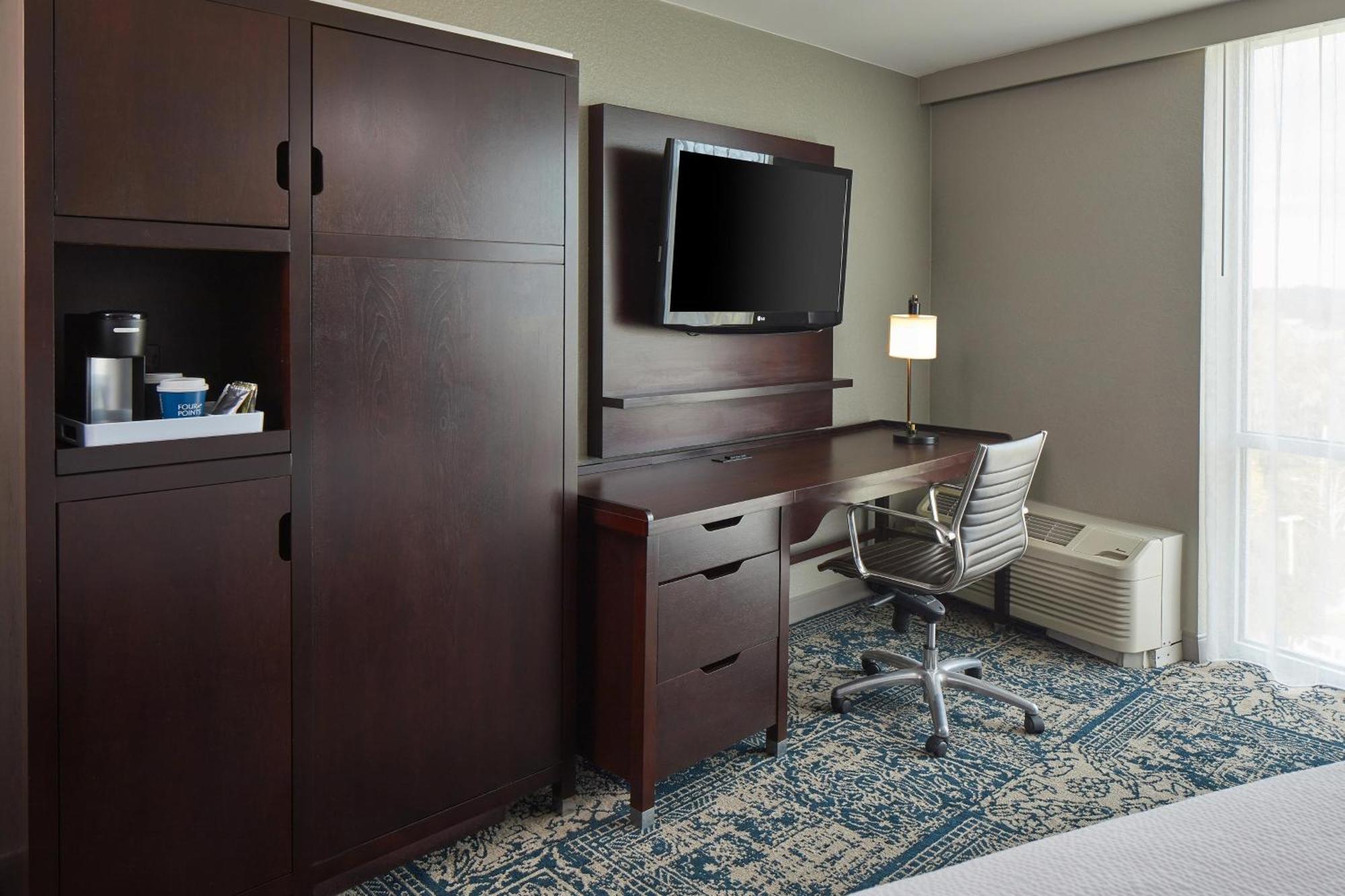 Guest Room, 1 King