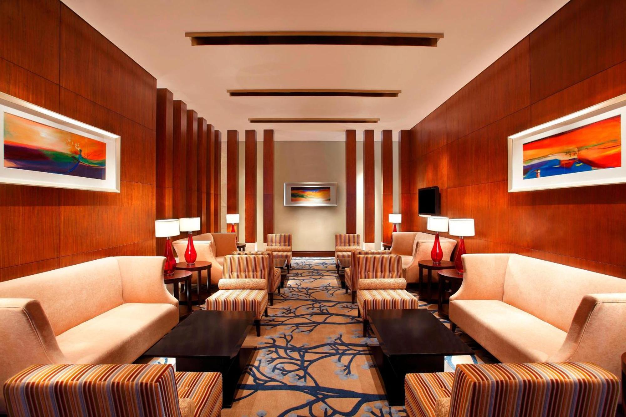 One-Bedroom Presidential King Suite - Club Lounge Access