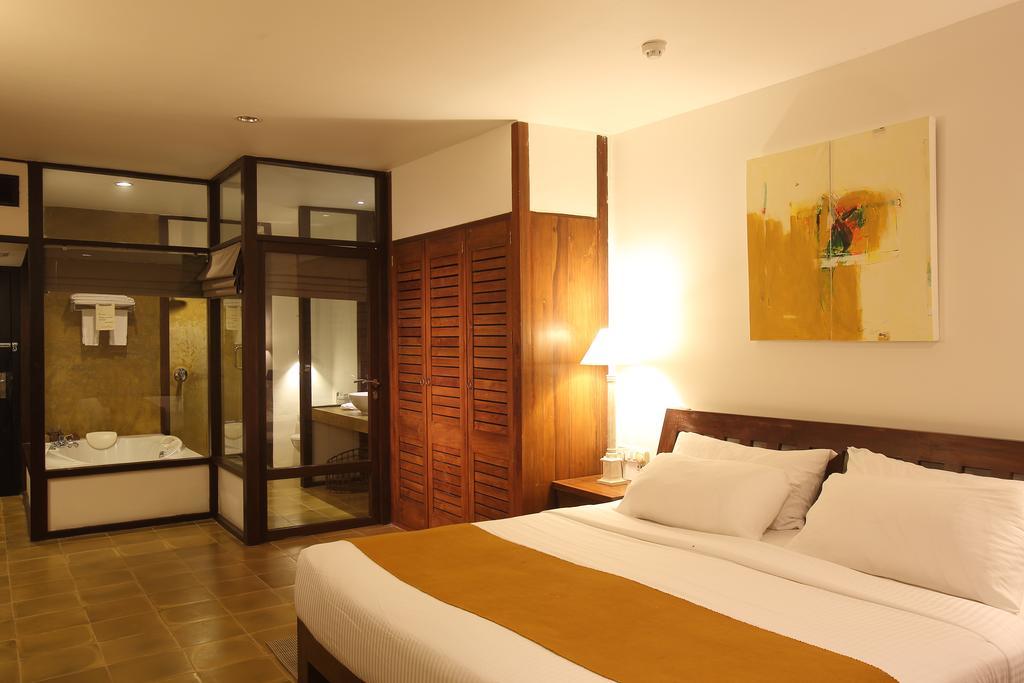 Deluxe Double Room with Sea View - 15% off at Center Point, Black Coral & 10% off at Seaside Social restaurants