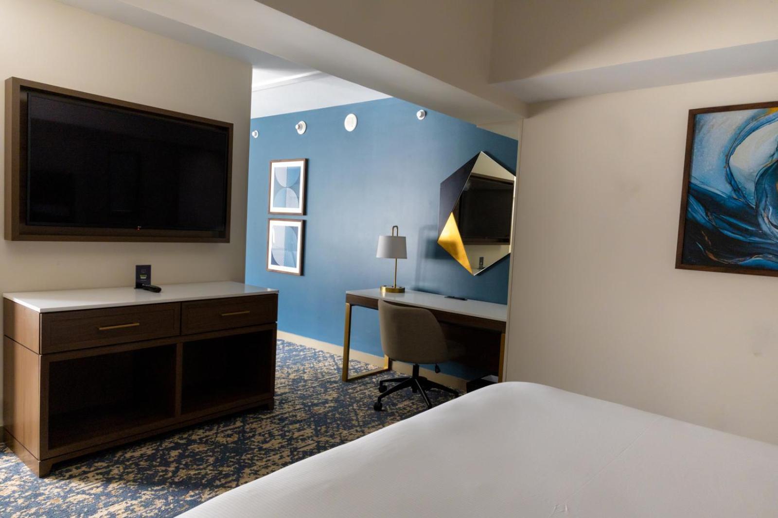 Junior King Suite with Seating Area