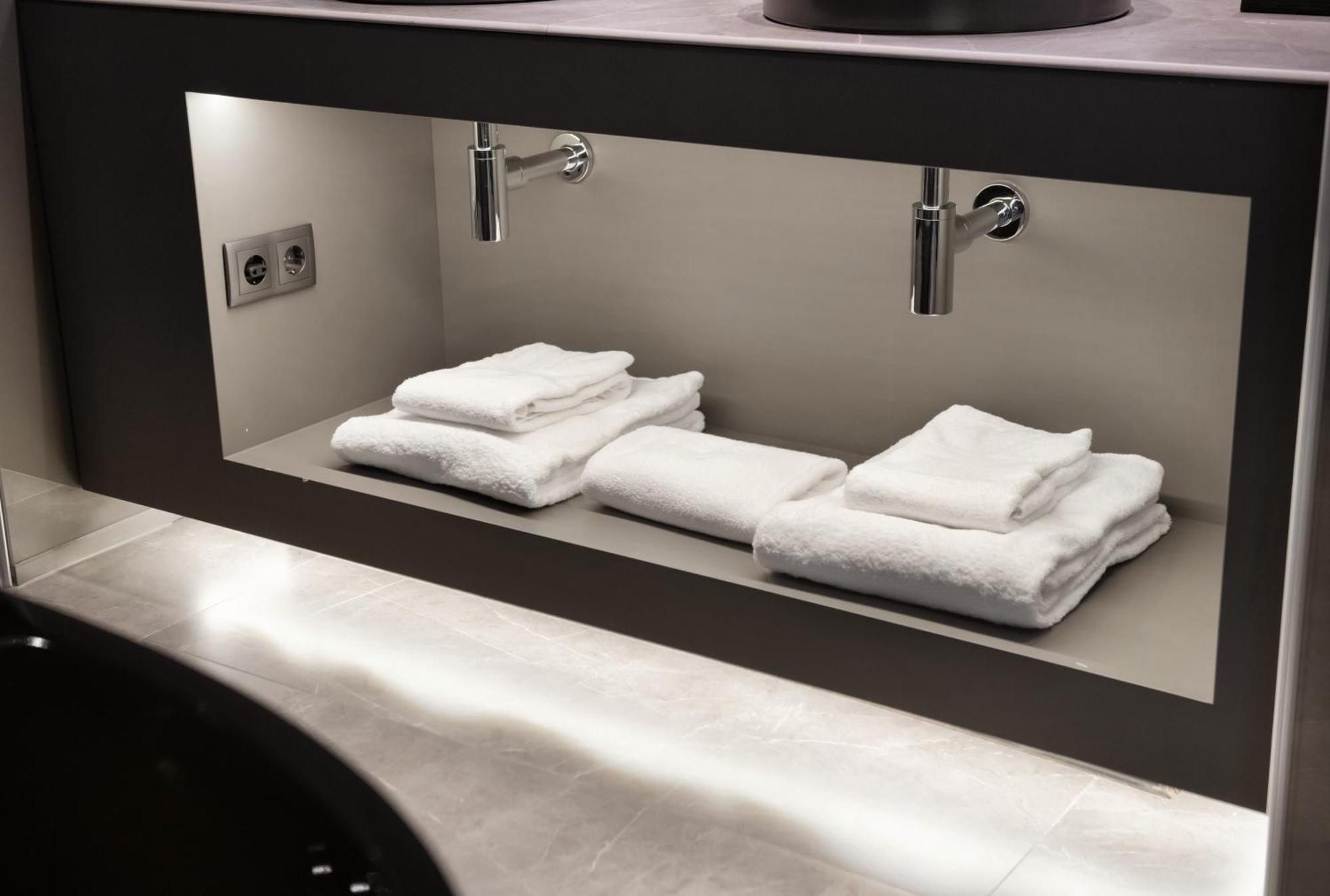 Junior Suite,1588504130:JPEG