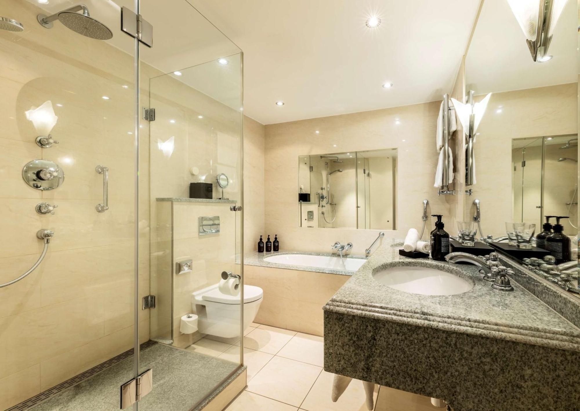 Suite with Lake View