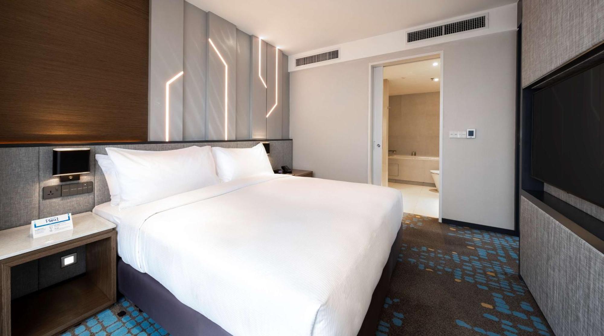 Deluxe King Suite
