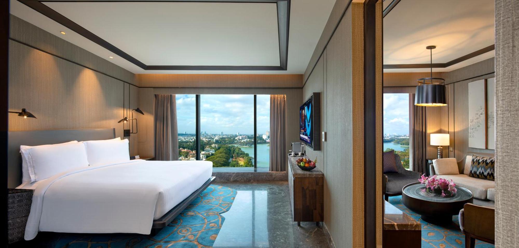 One-Bedroom Executive Suite - Lounge Access