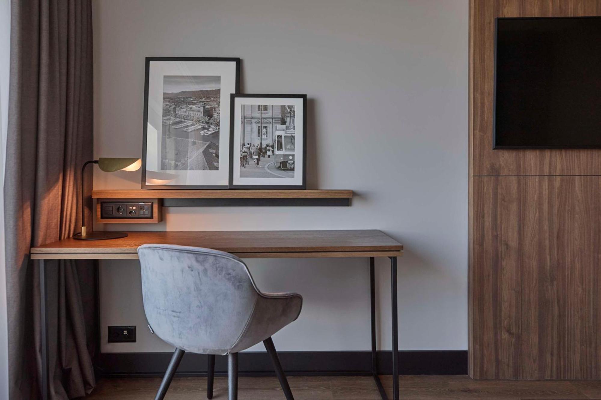 Family Room,1545112069:JPEG