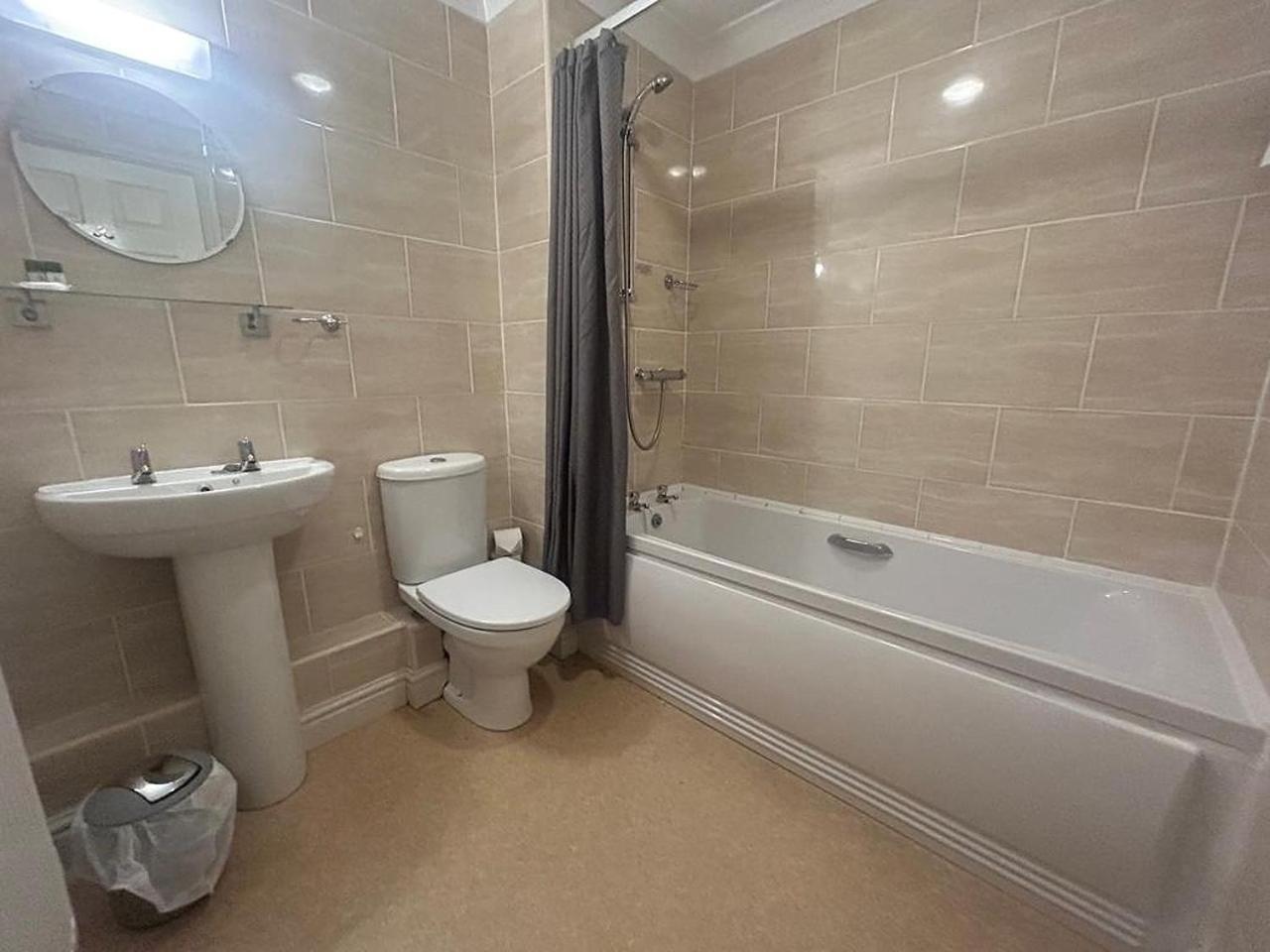Family Room (2 Adults + 1 Child)