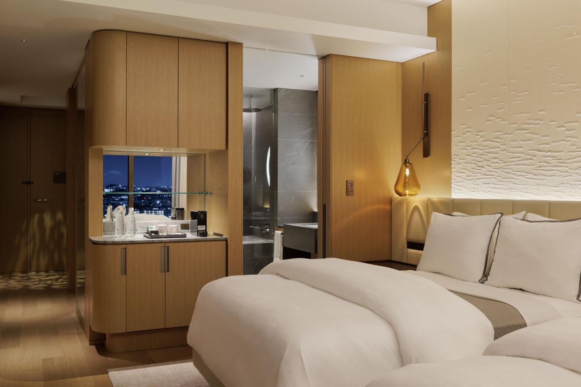 Club Double Room with Two Double Beds - Club Lounge Access